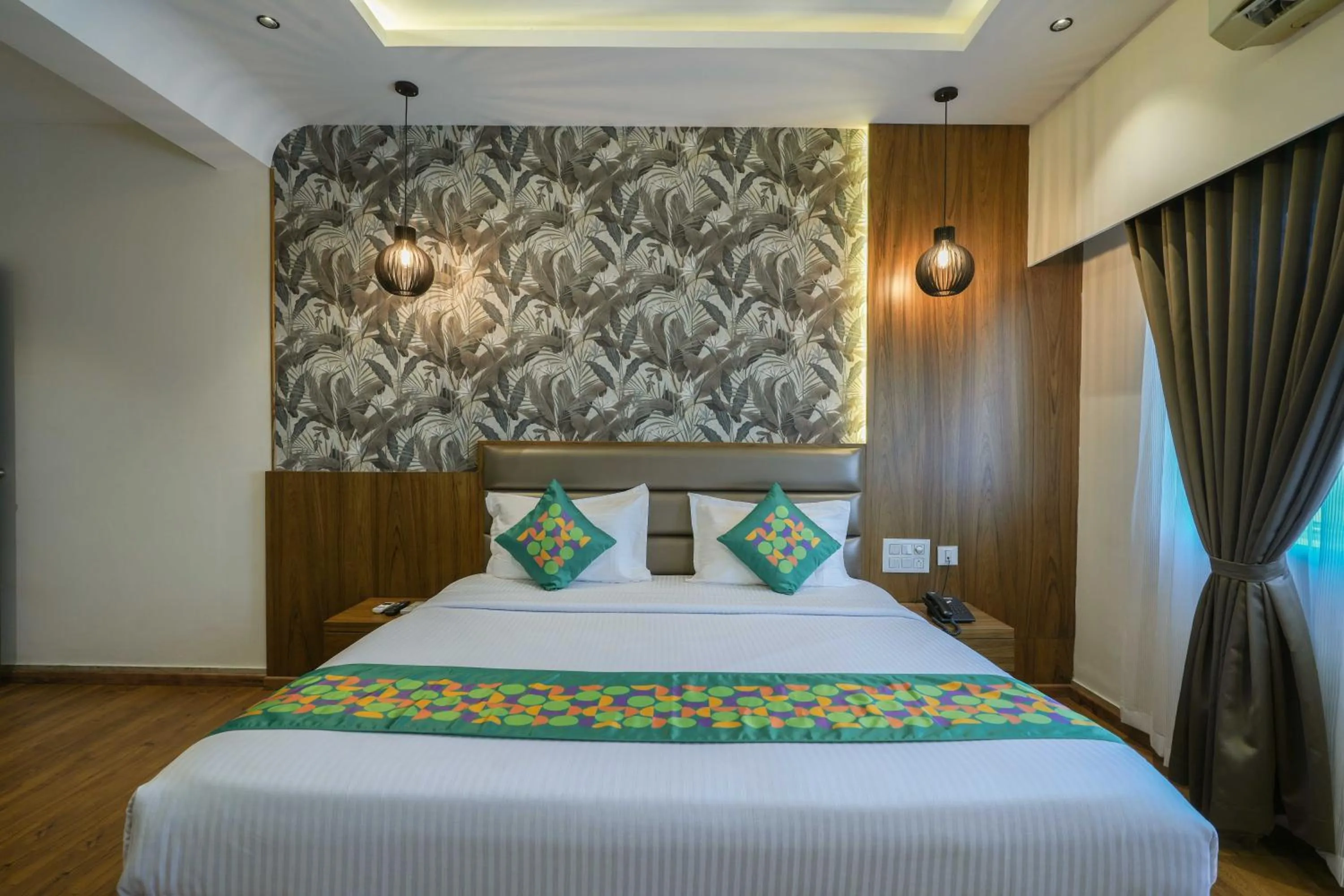 Bedroom, Bed in Treebo Pappilon Palace - PVS Circle