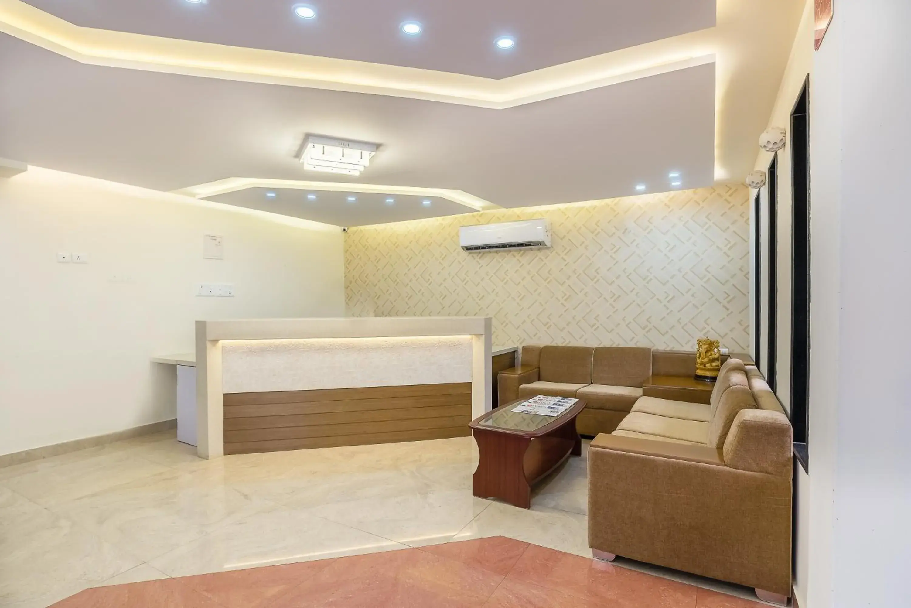 Lobby or reception in Treebo Pappilon Palace - PVS Circle Lobby or reception in Treebo Pappilon Palace - PVS Circle