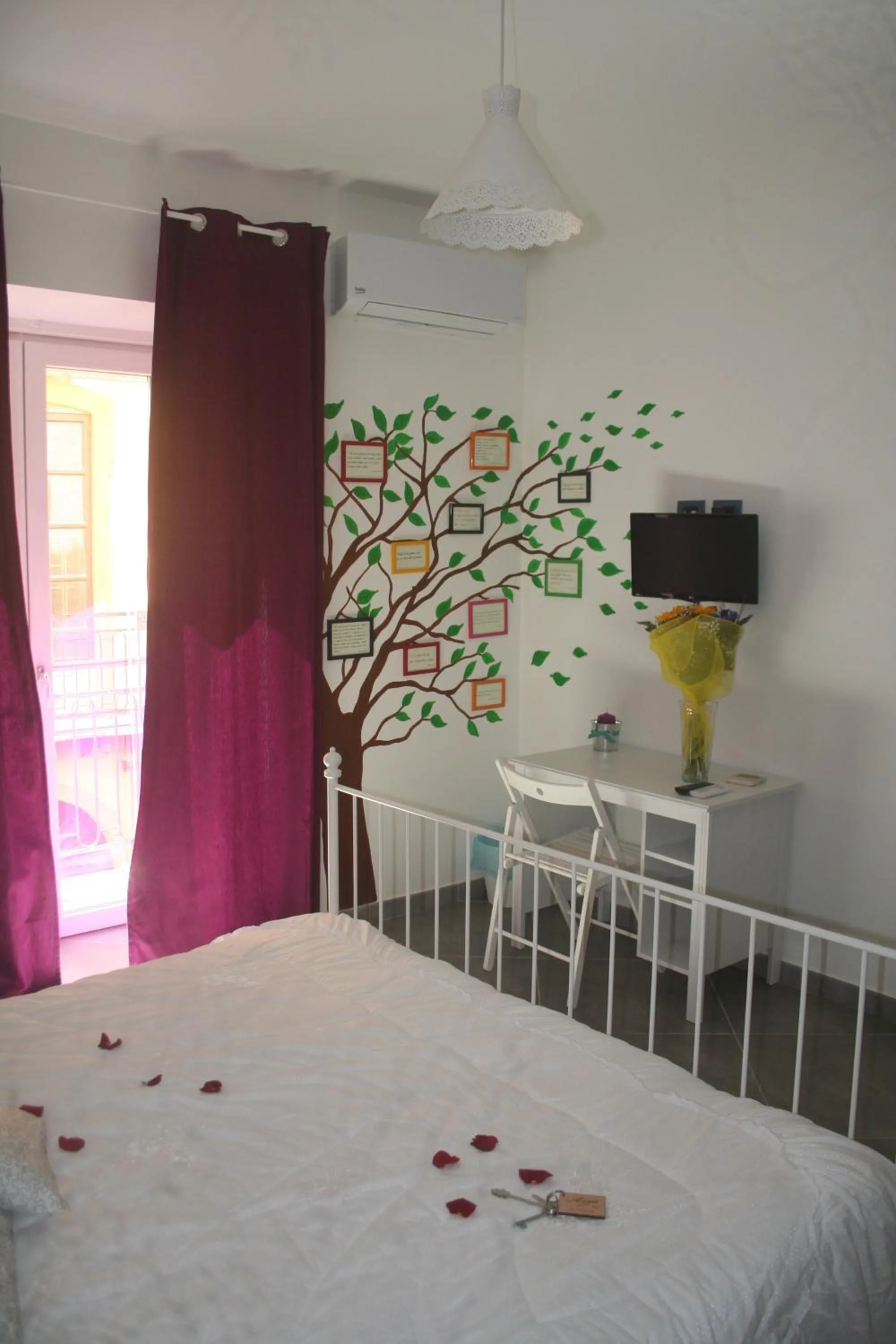 Photo of the whole room, Bed in Hello World