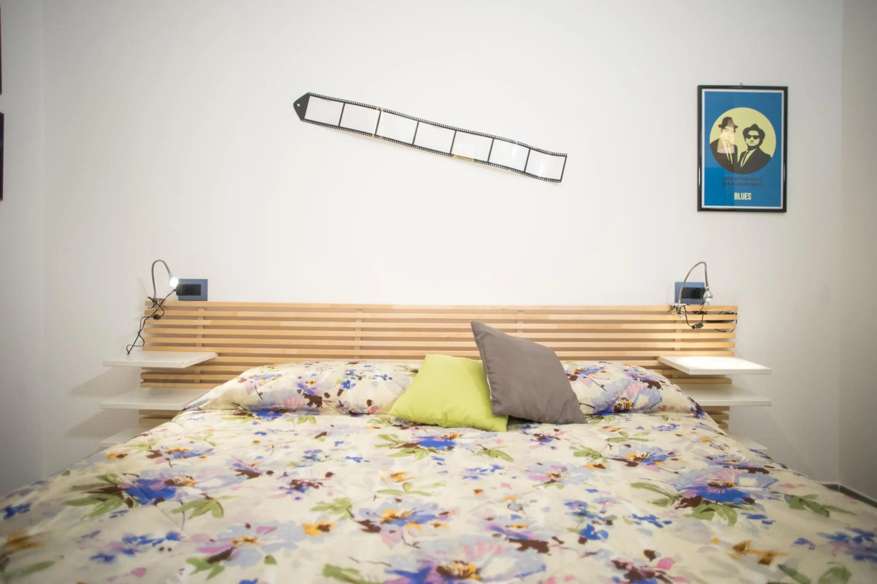 Photo of the whole room, Bed in Hello World
