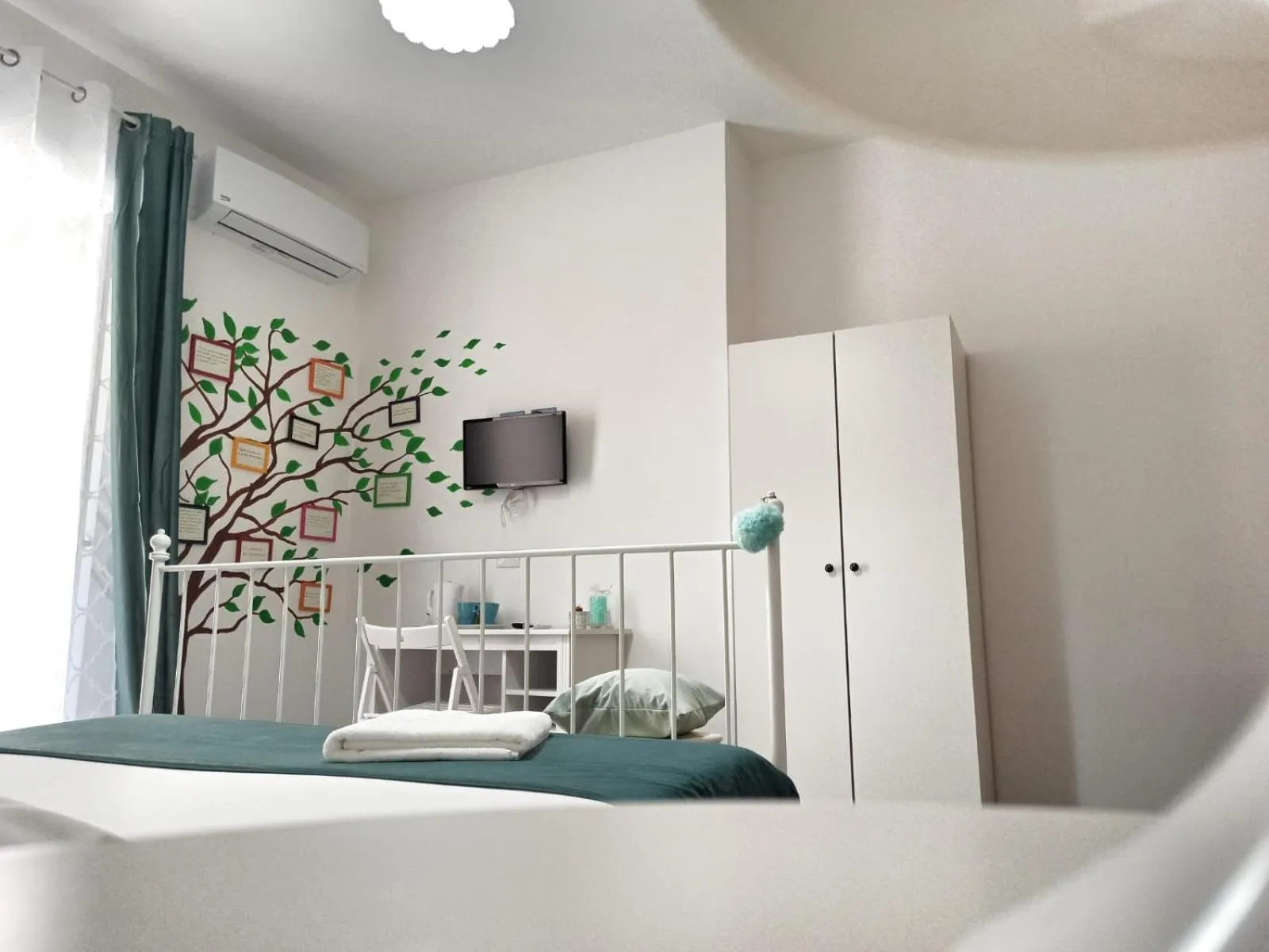 Bed in Hello World