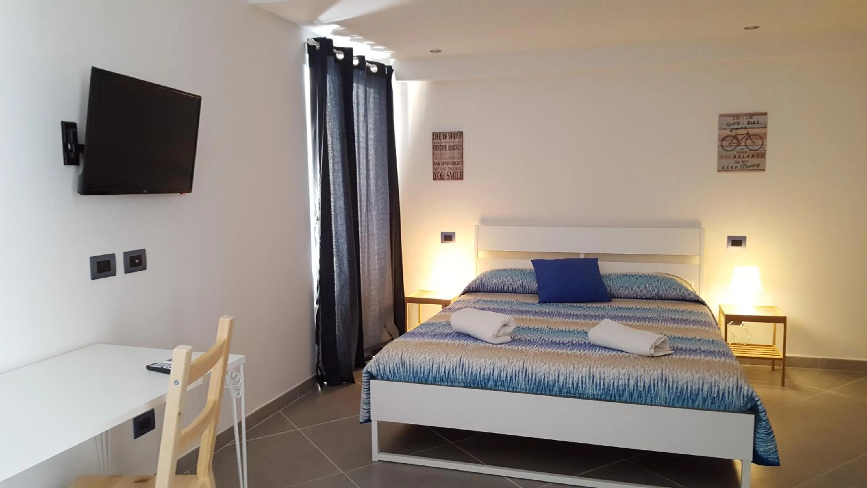 Photo of the whole room, Bed in Hello World