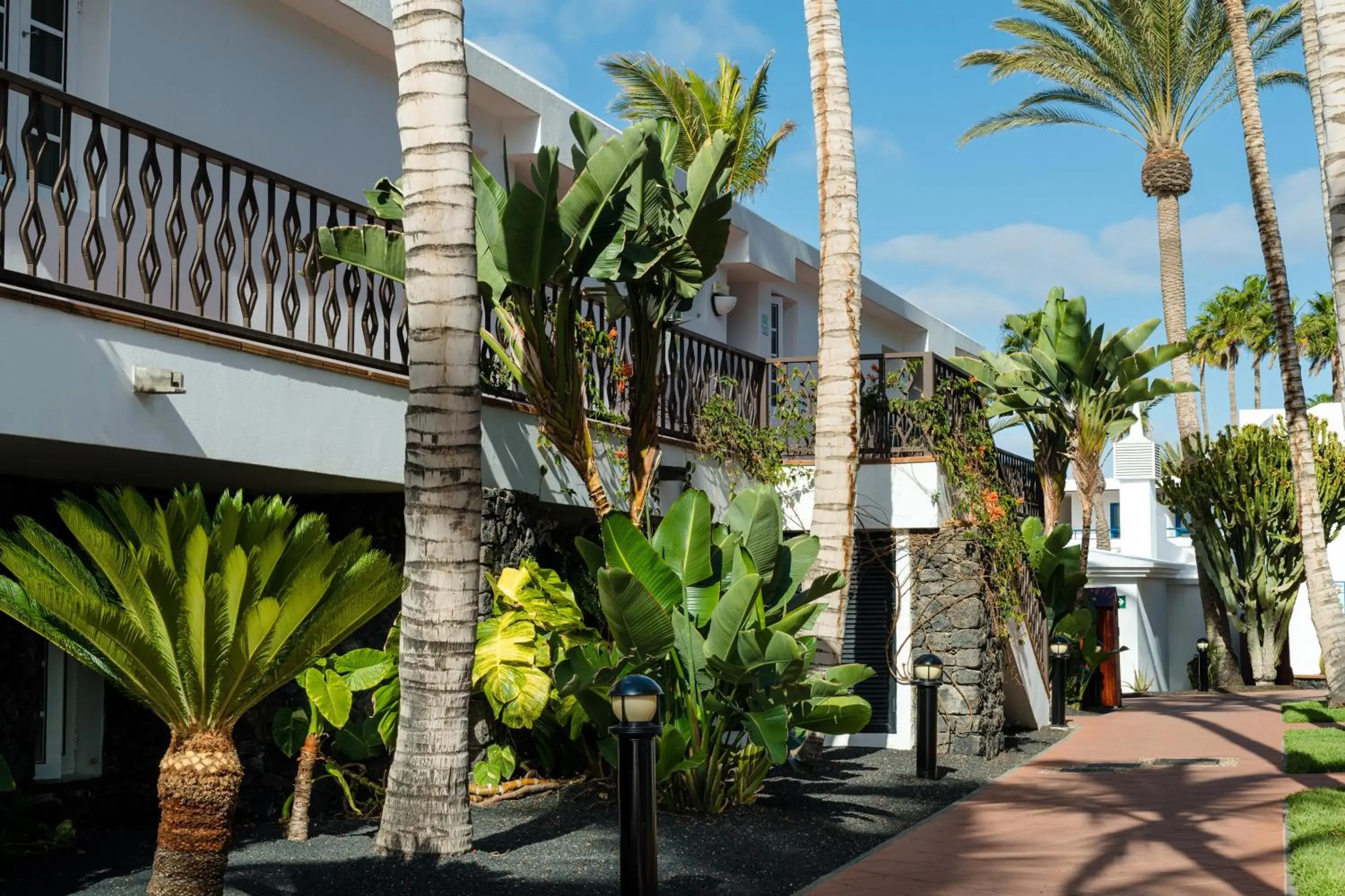 Property building in Plus Fariones Apartamentos Property building in Plus Fariones Apartamentos