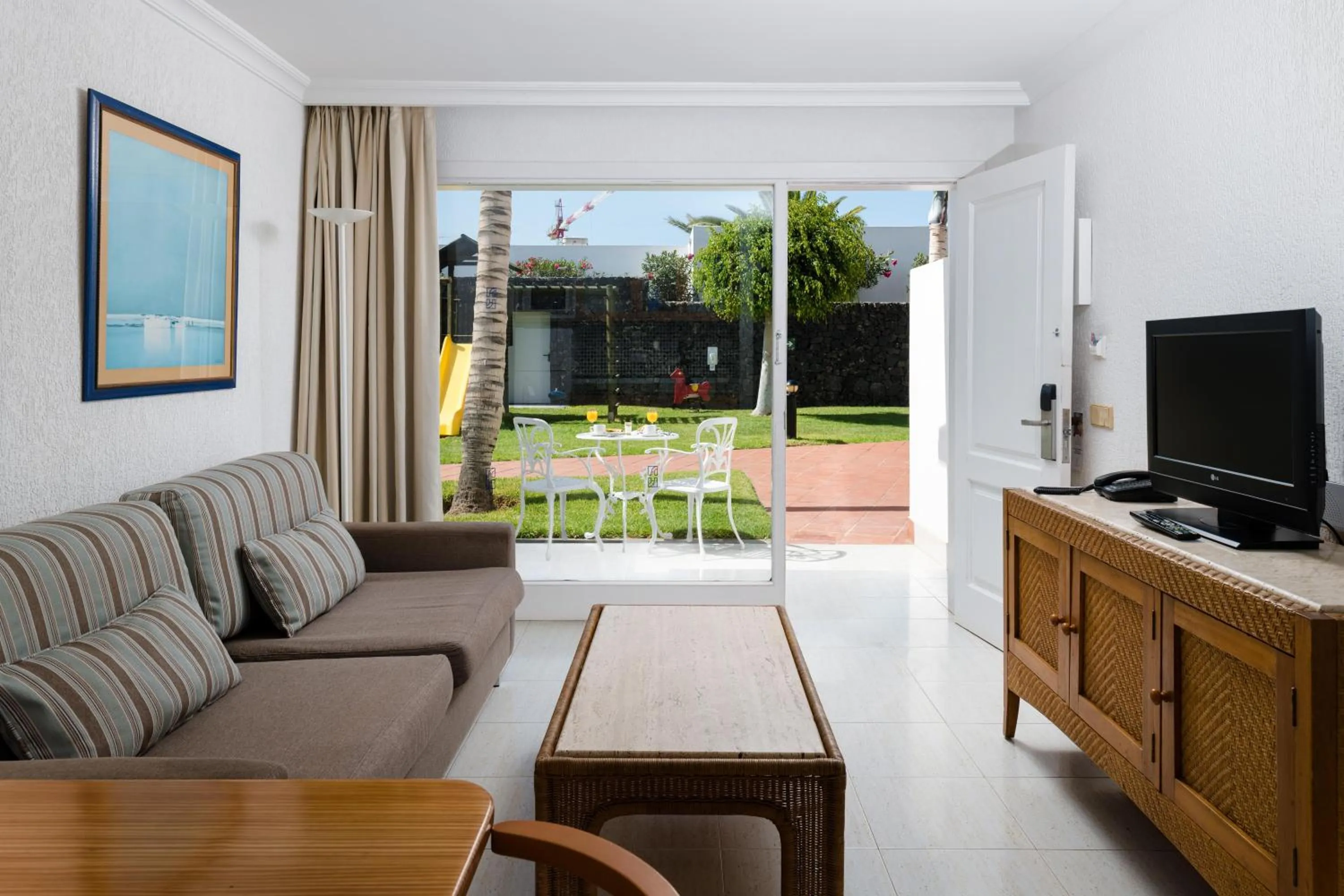 Photo of the whole room in Plus Fariones Apartamentos