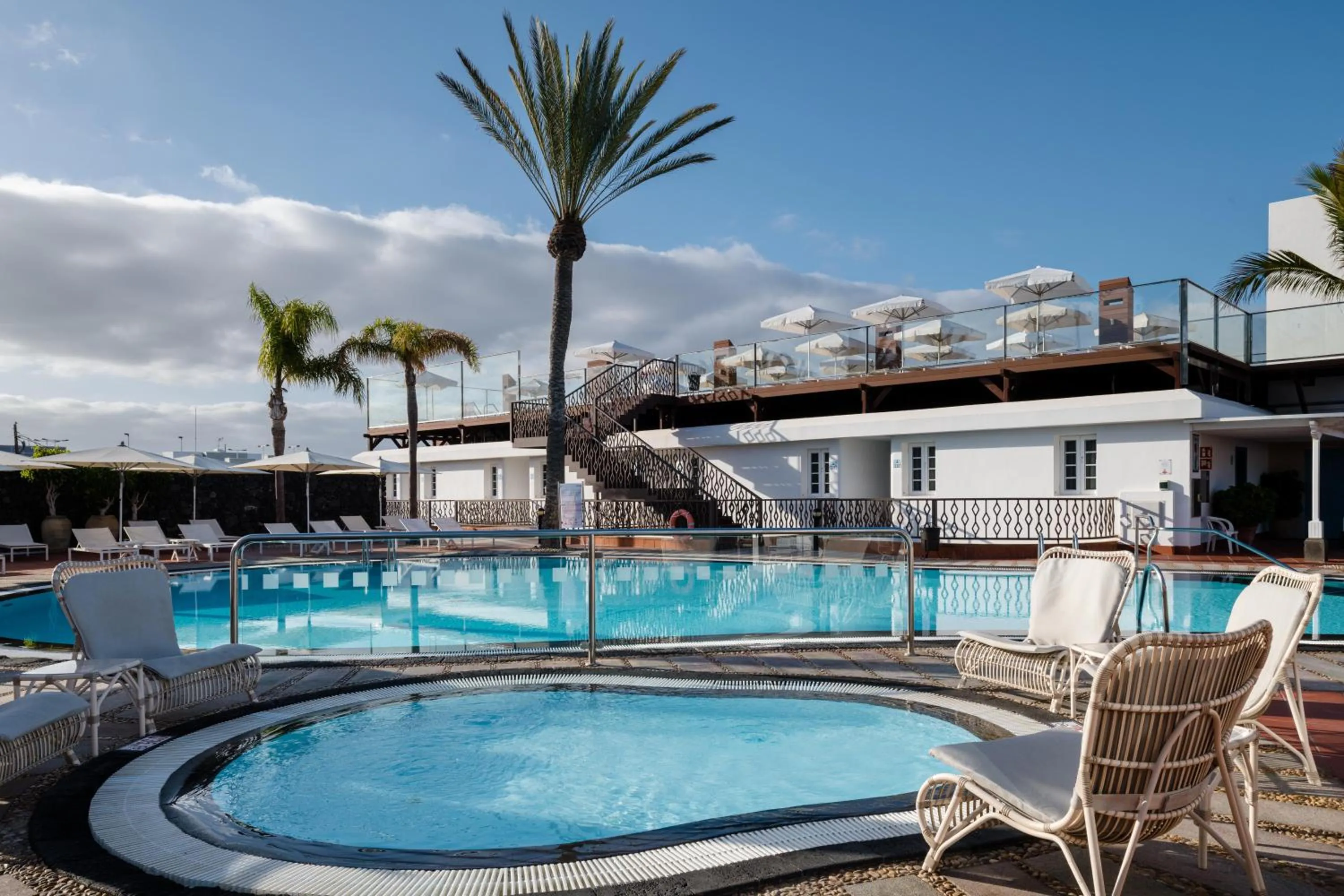 Swimming pool in Plus Fariones Apartamentos