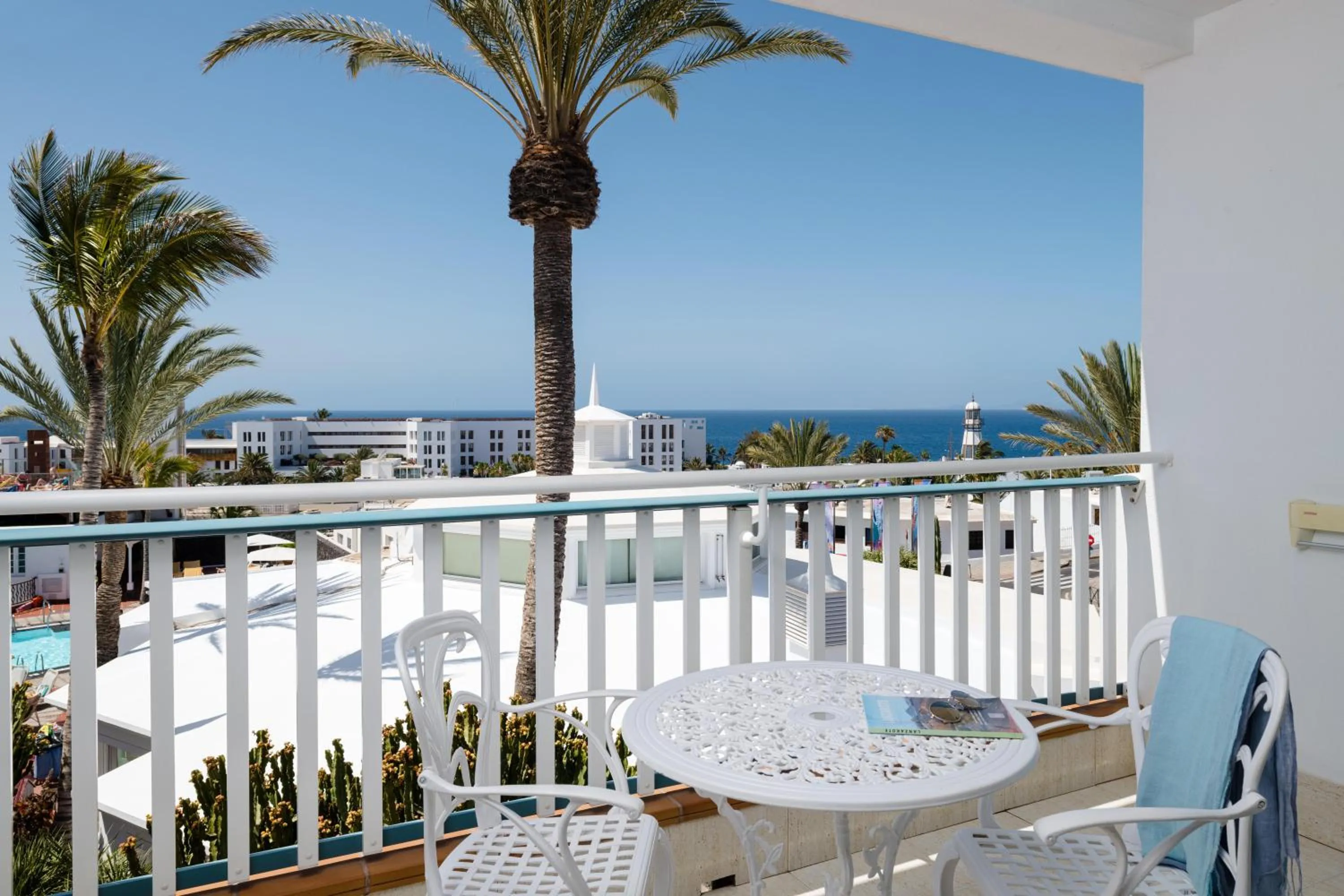 Photo of the whole room in Plus Fariones Apartamentos