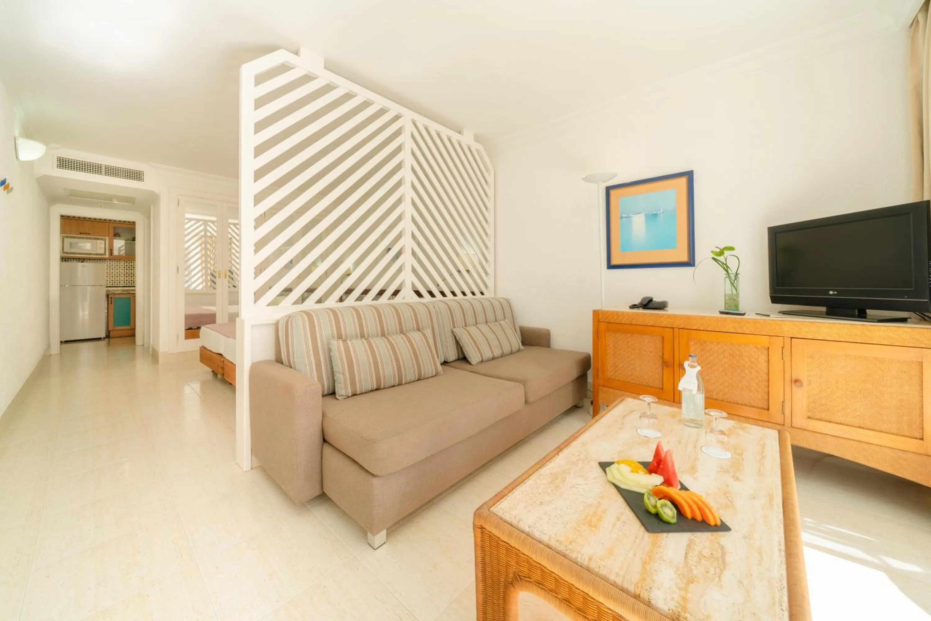 Photo of the whole room in Plus Fariones Apartamentos