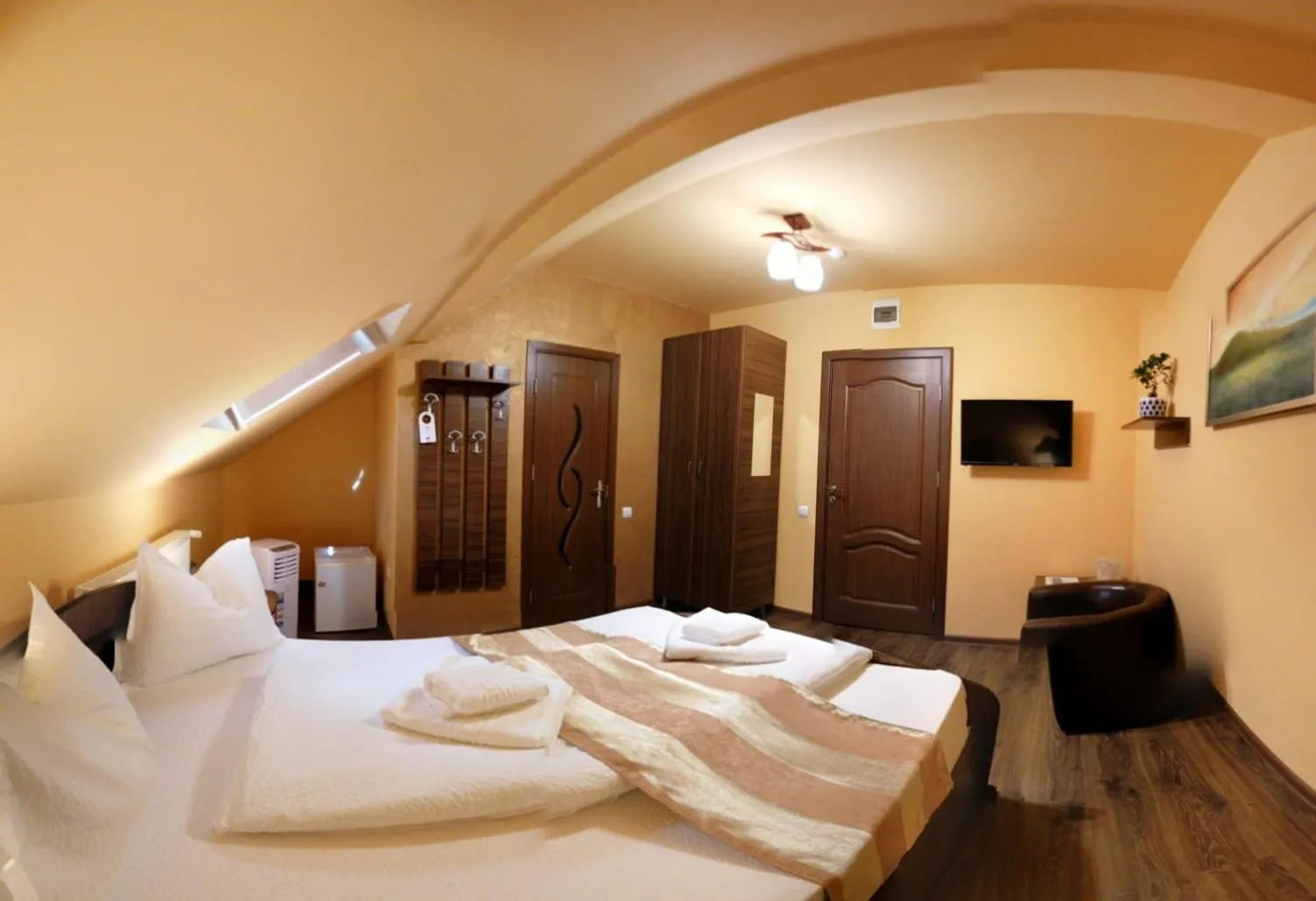 Bed in Pensiunea Muresul