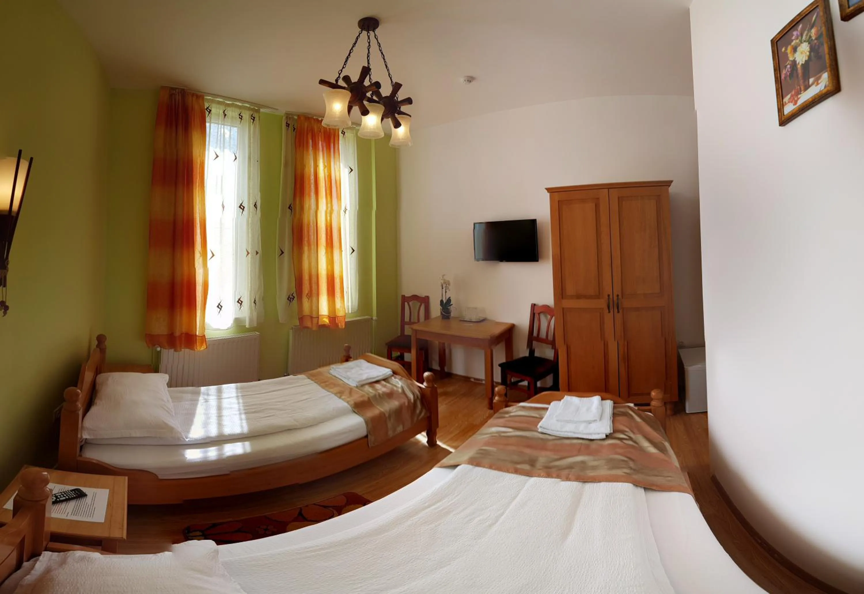 Property building, Bed in Pensiunea Muresul