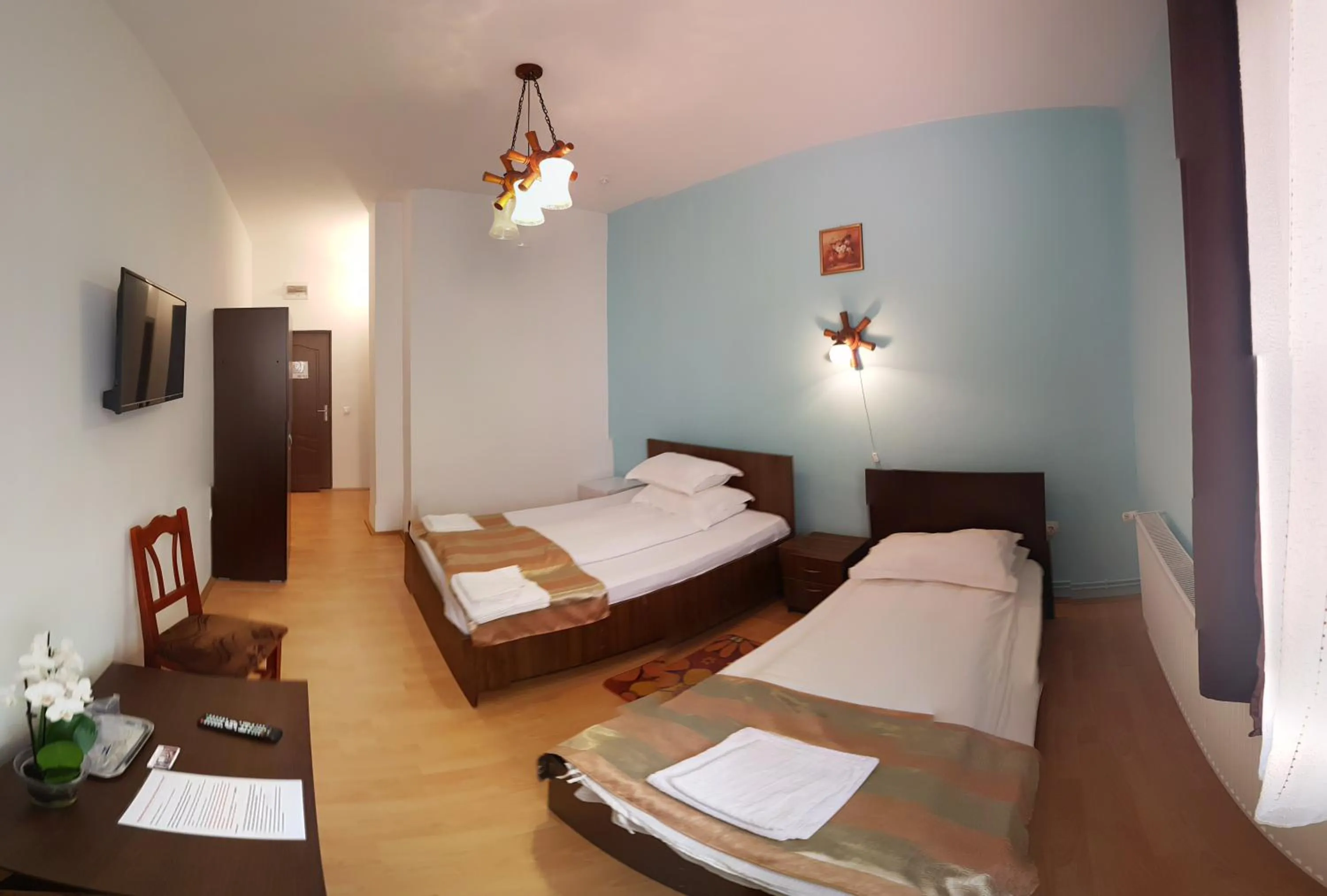 Property building, Bed in Pensiunea Muresul