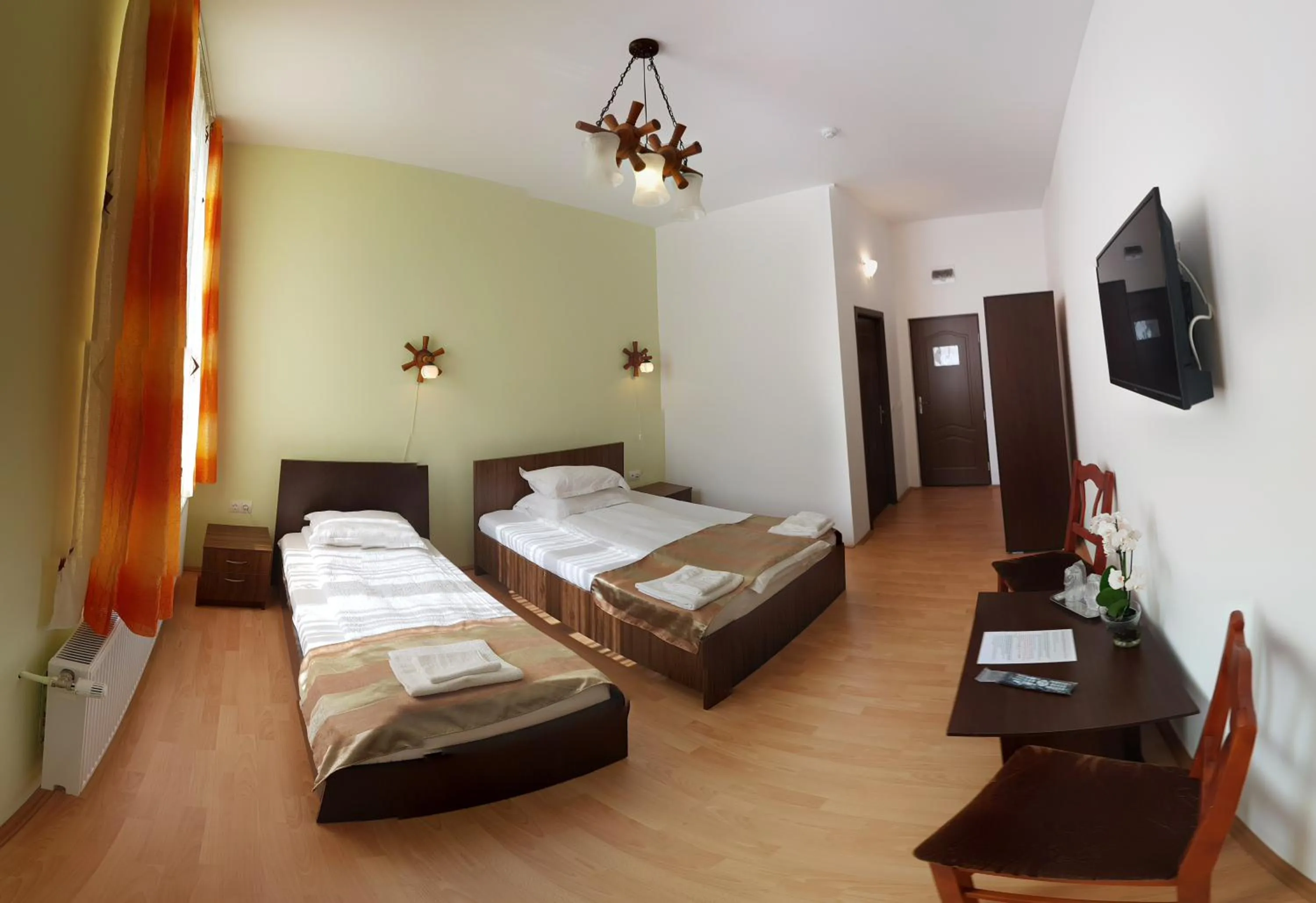 Property building, Bed in Pensiunea Muresul