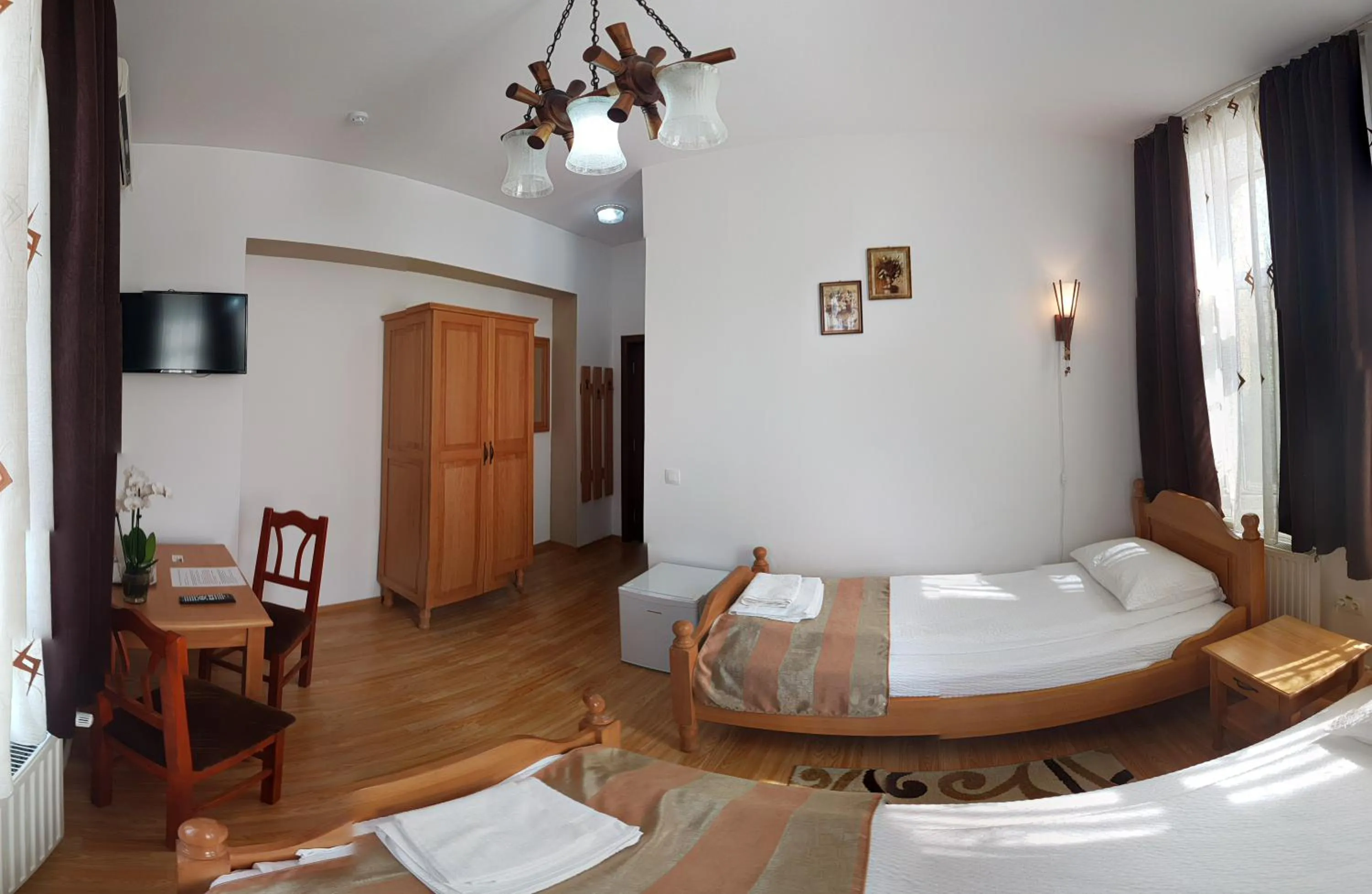 Property building, Bed in Pensiunea Muresul