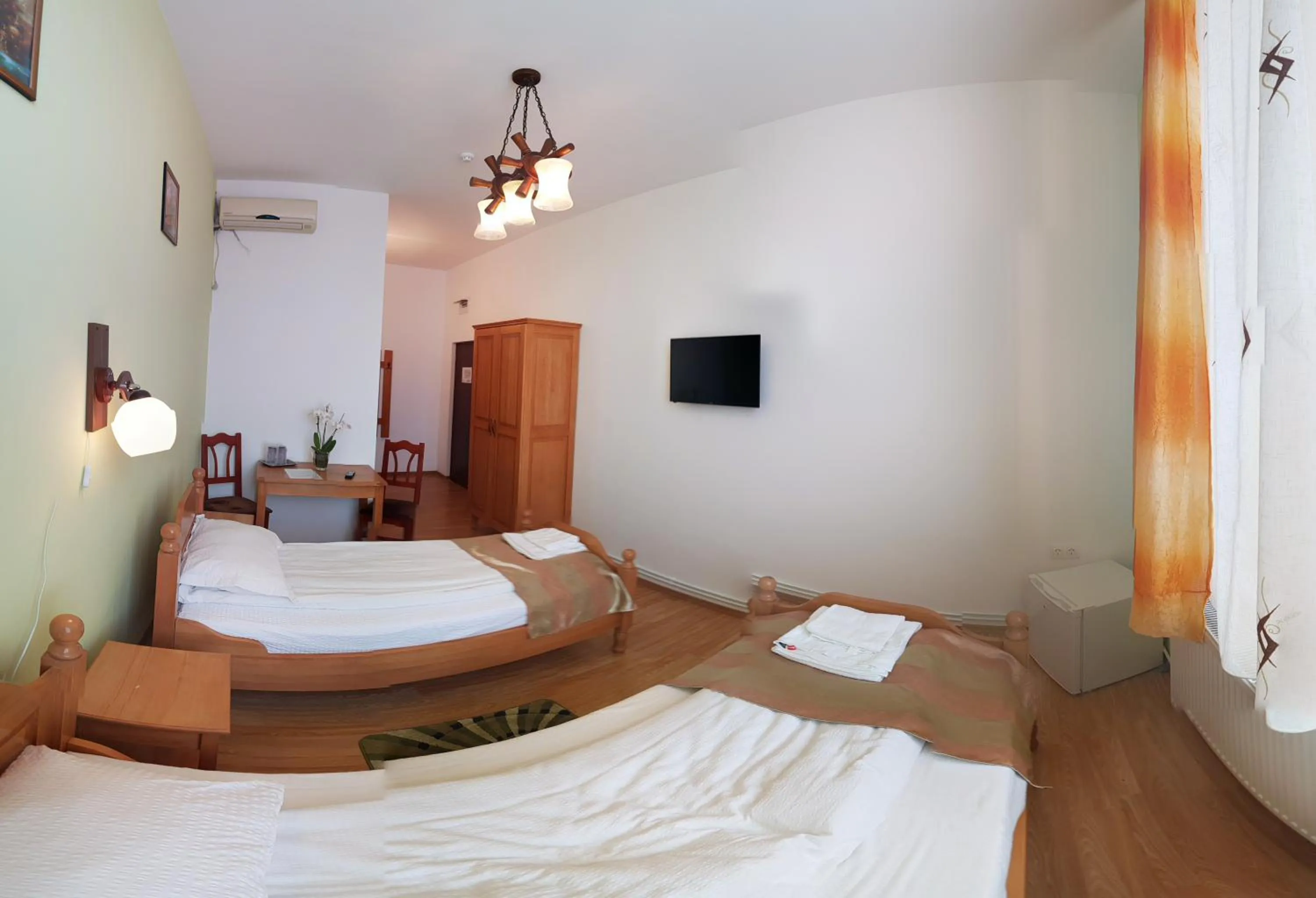 Property building, Bed in Pensiunea Muresul