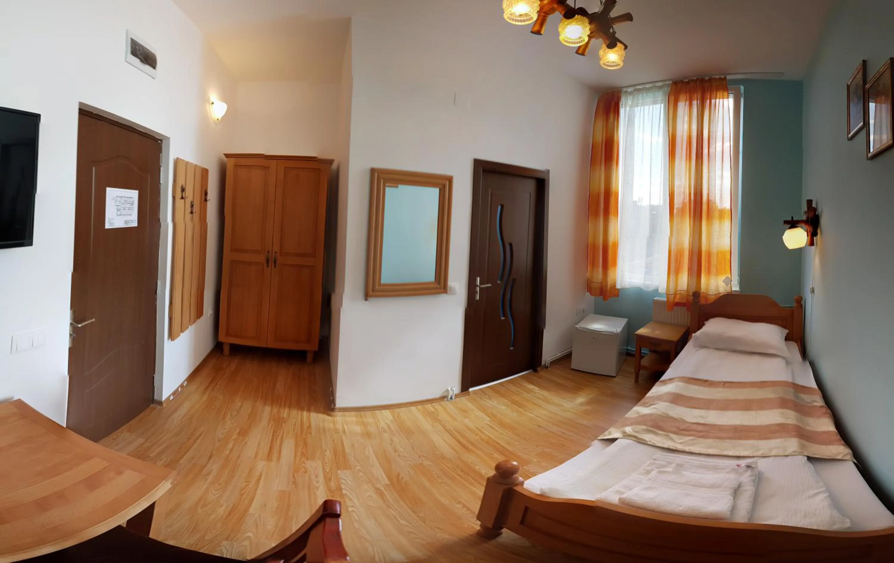 Property building, Bed in Pensiunea Muresul