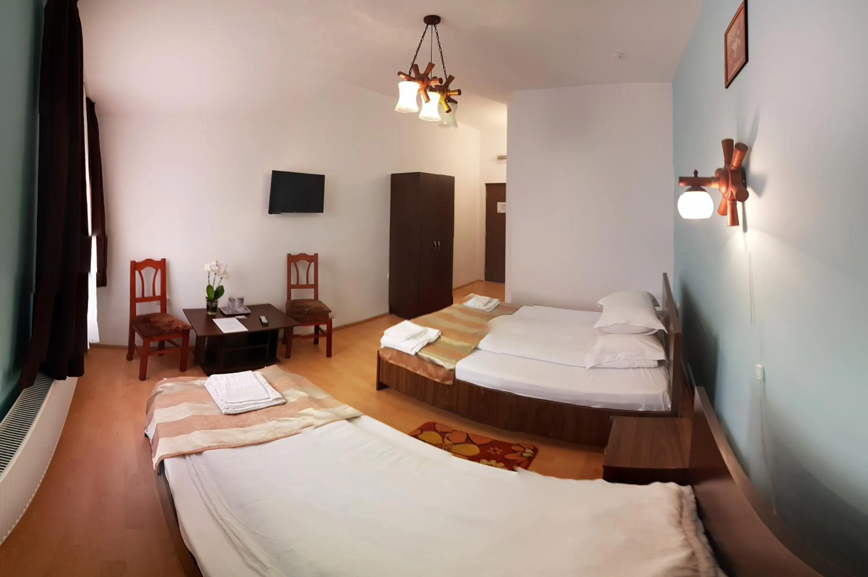 Property building, Bed in Pensiunea Muresul