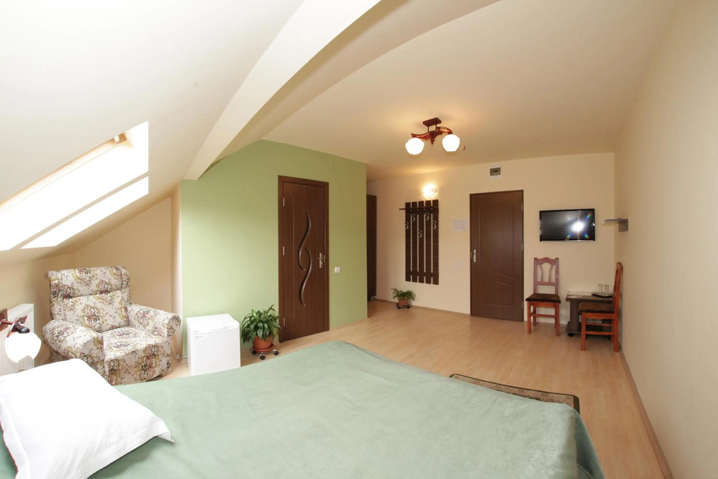 Photo of the whole room, Bed in Pensiunea Muresul