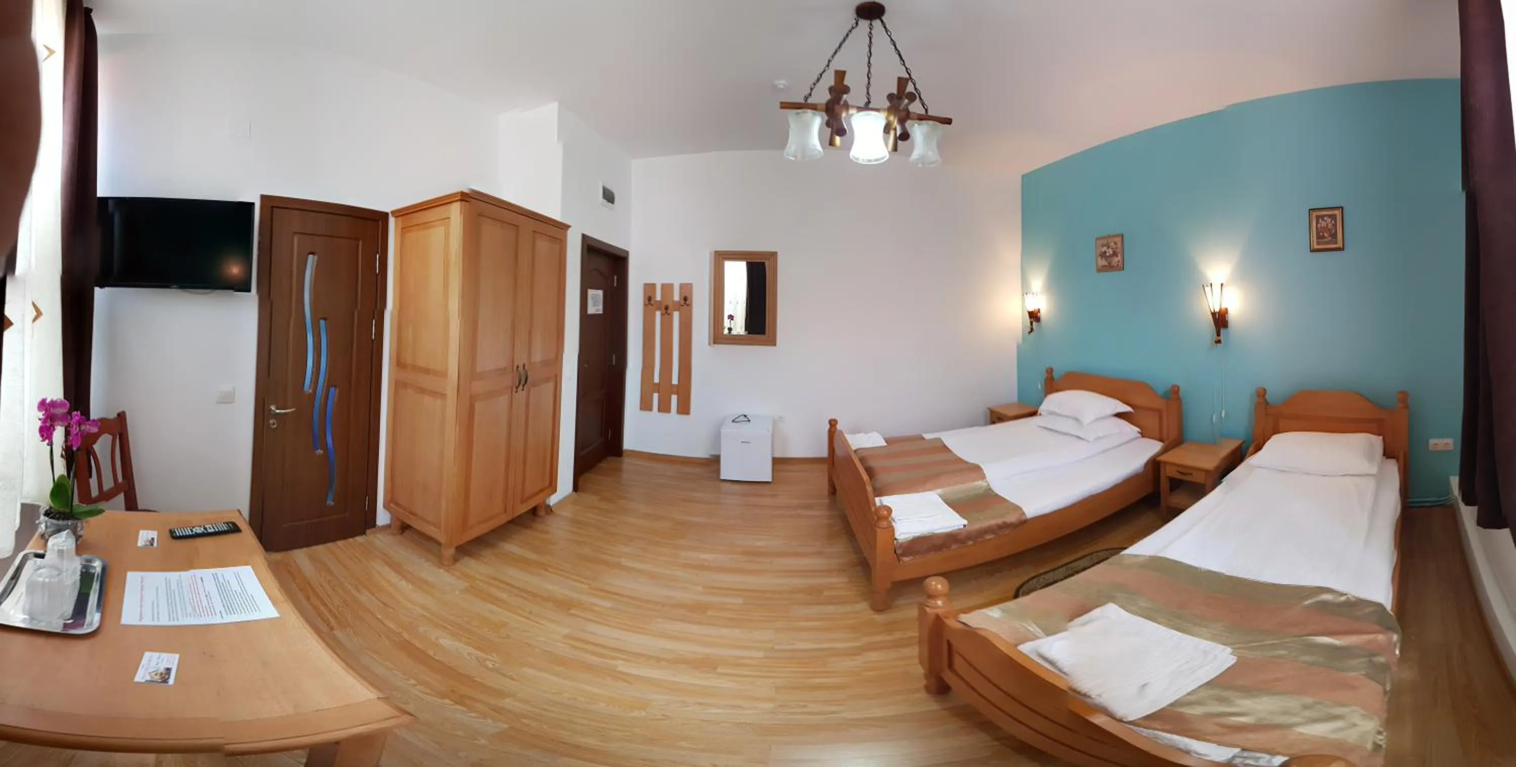 Property building, Bed in Pensiunea Muresul