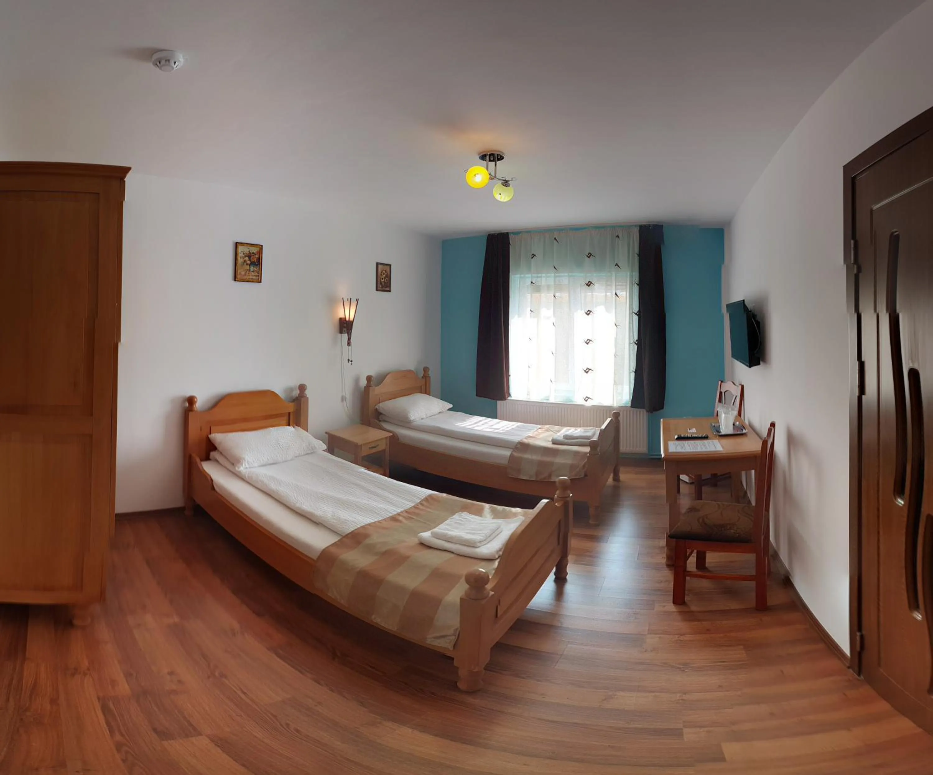 Property building, Bed in Pensiunea Muresul