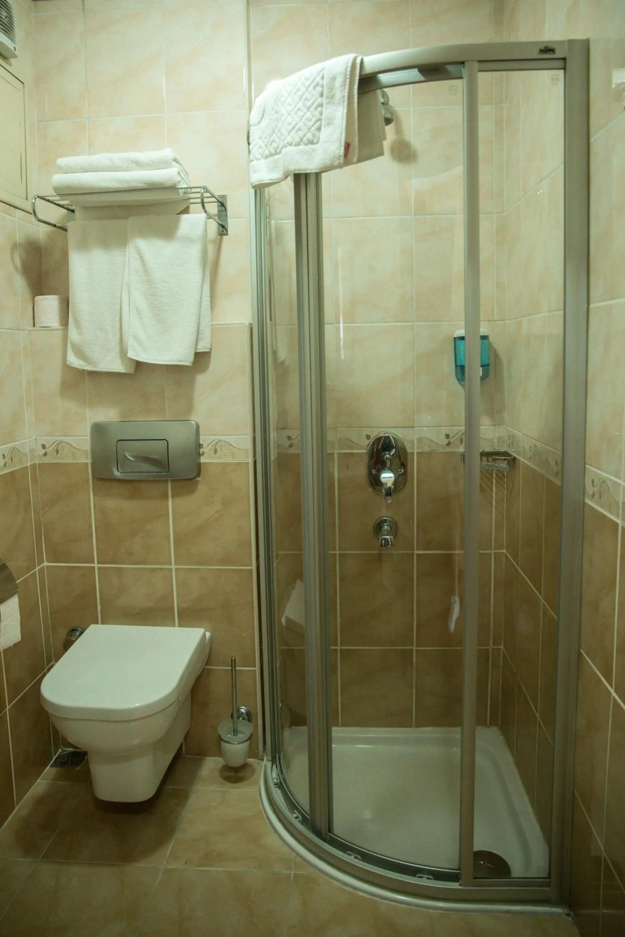 Bathroom in Yuksel Hotel