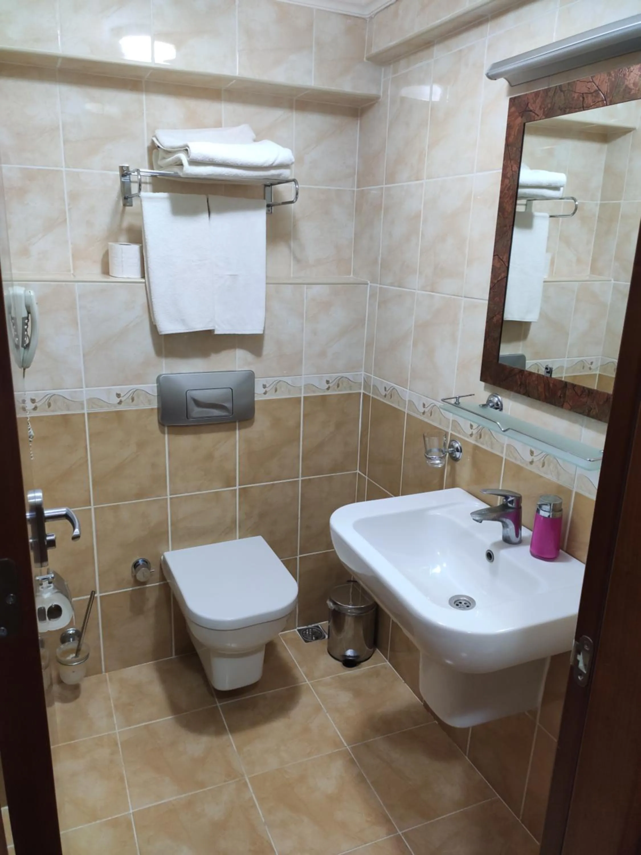 Bathroom in Yuksel Hotel