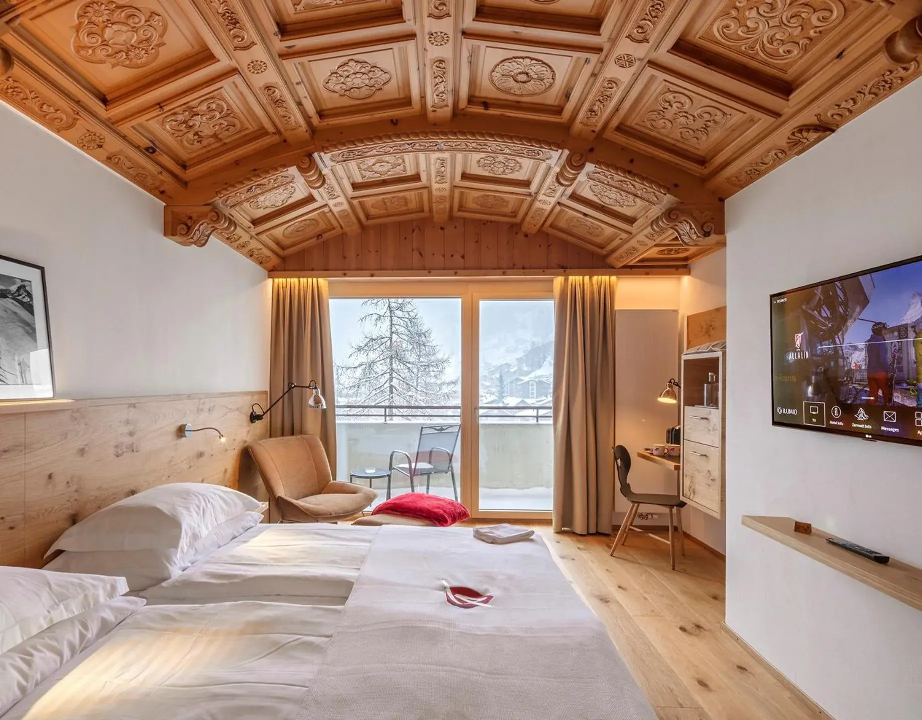 Photo of the whole room, Bed in Swiss Alpine Hotel Allalin Photo of the whole room, Bed in Swiss Alpine Hotel Allalin