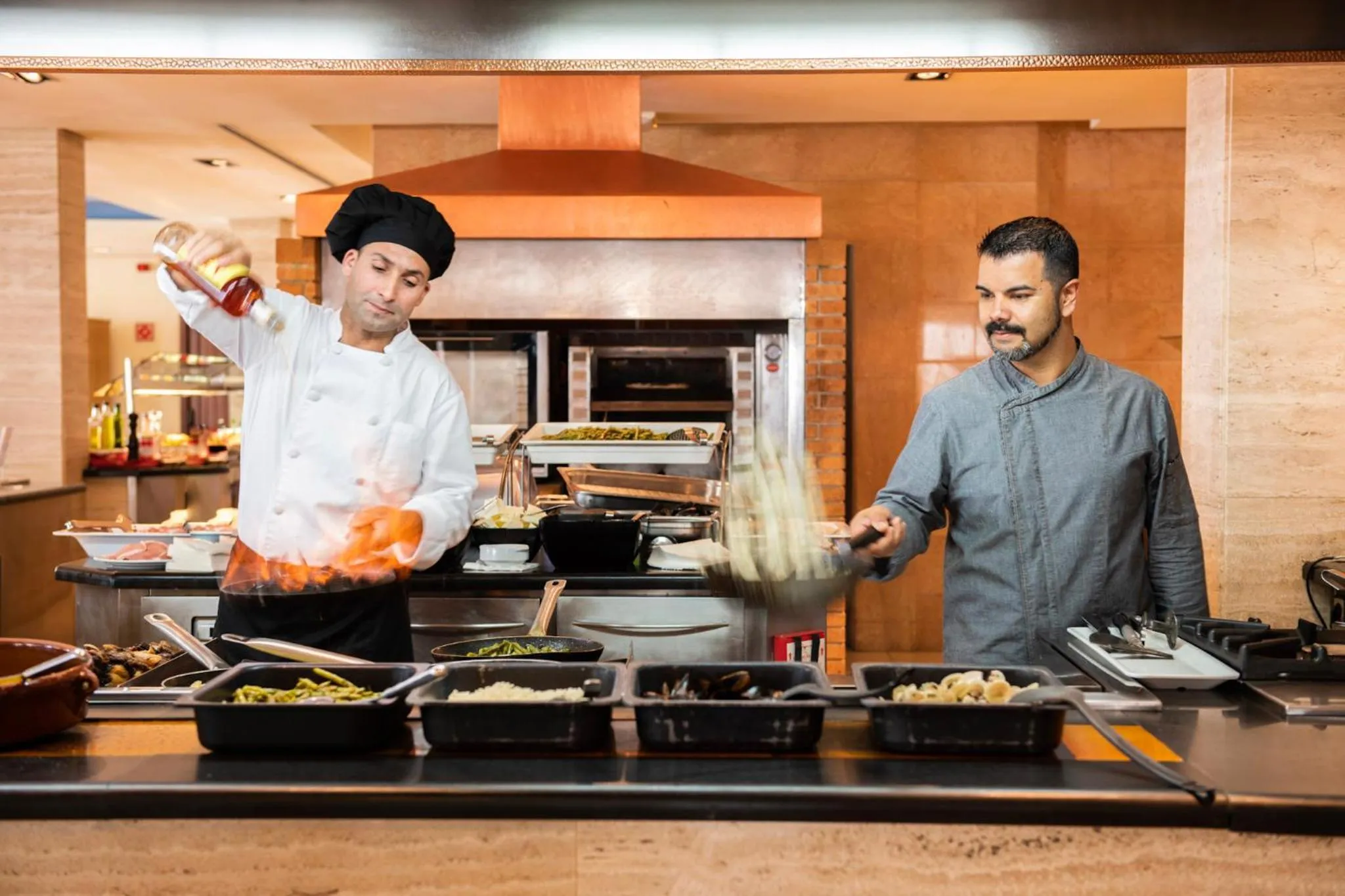 Restaurant/places to eat in Inturotel Esmeralda Park