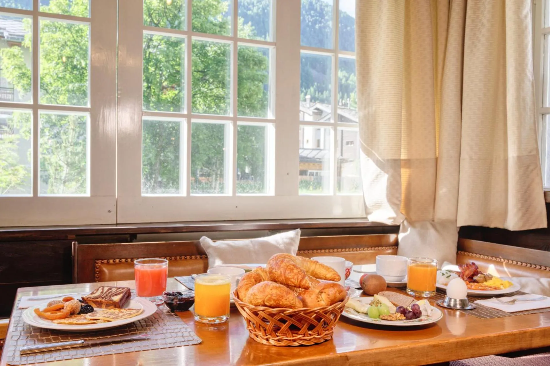 Buffet breakfast in Arca Aparthotel & Spa