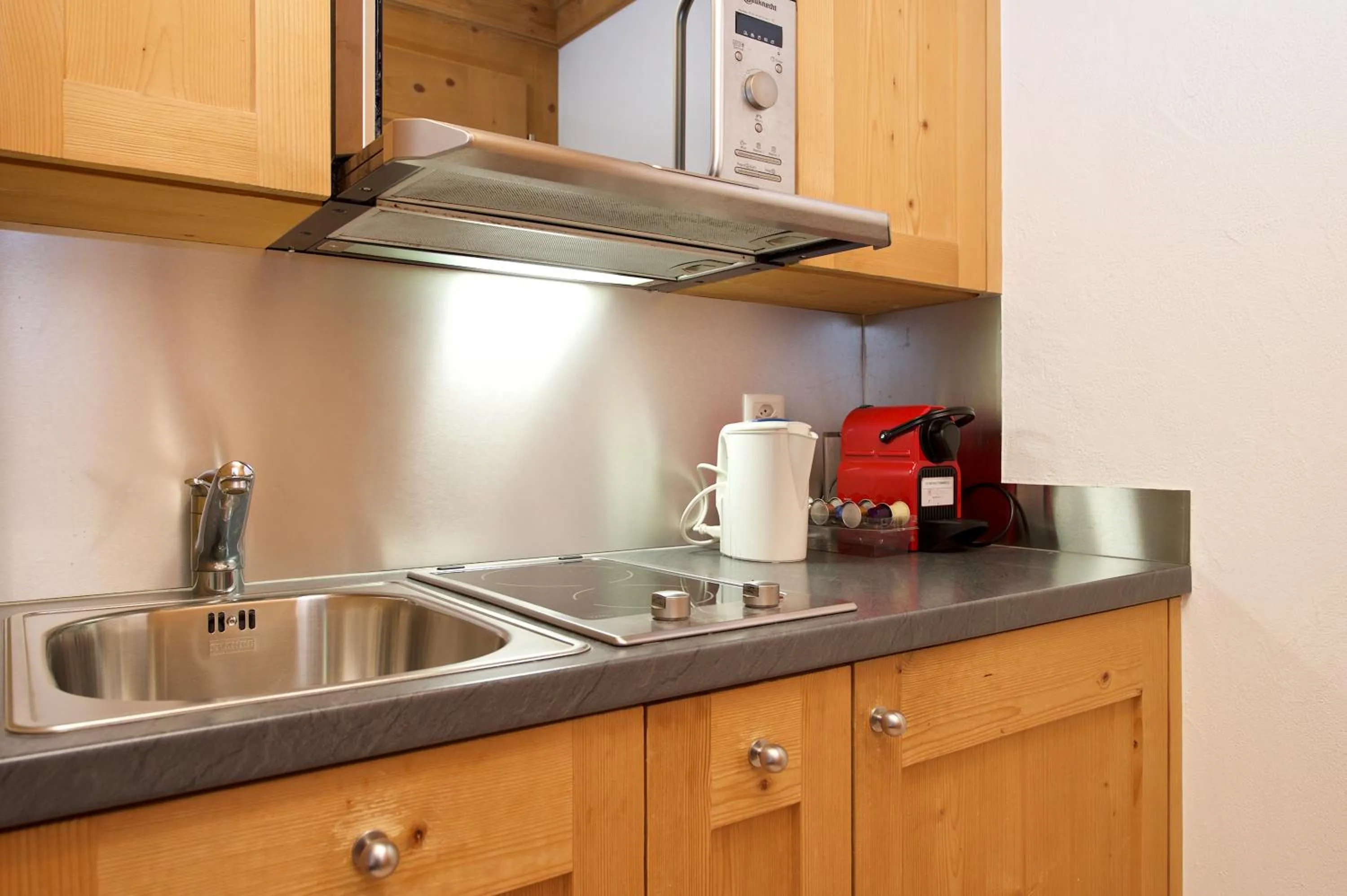 Coffee/tea facilities in Arca Aparthotel & Spa