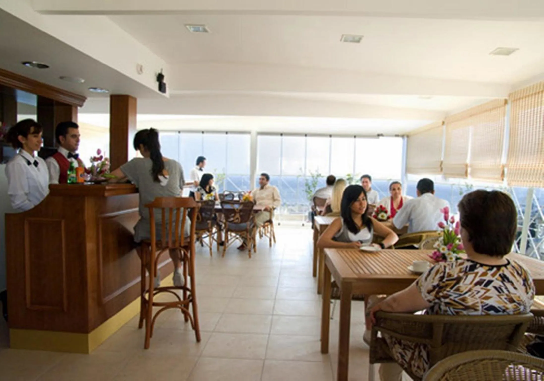 Restaurant/places to eat in Hotel Linda