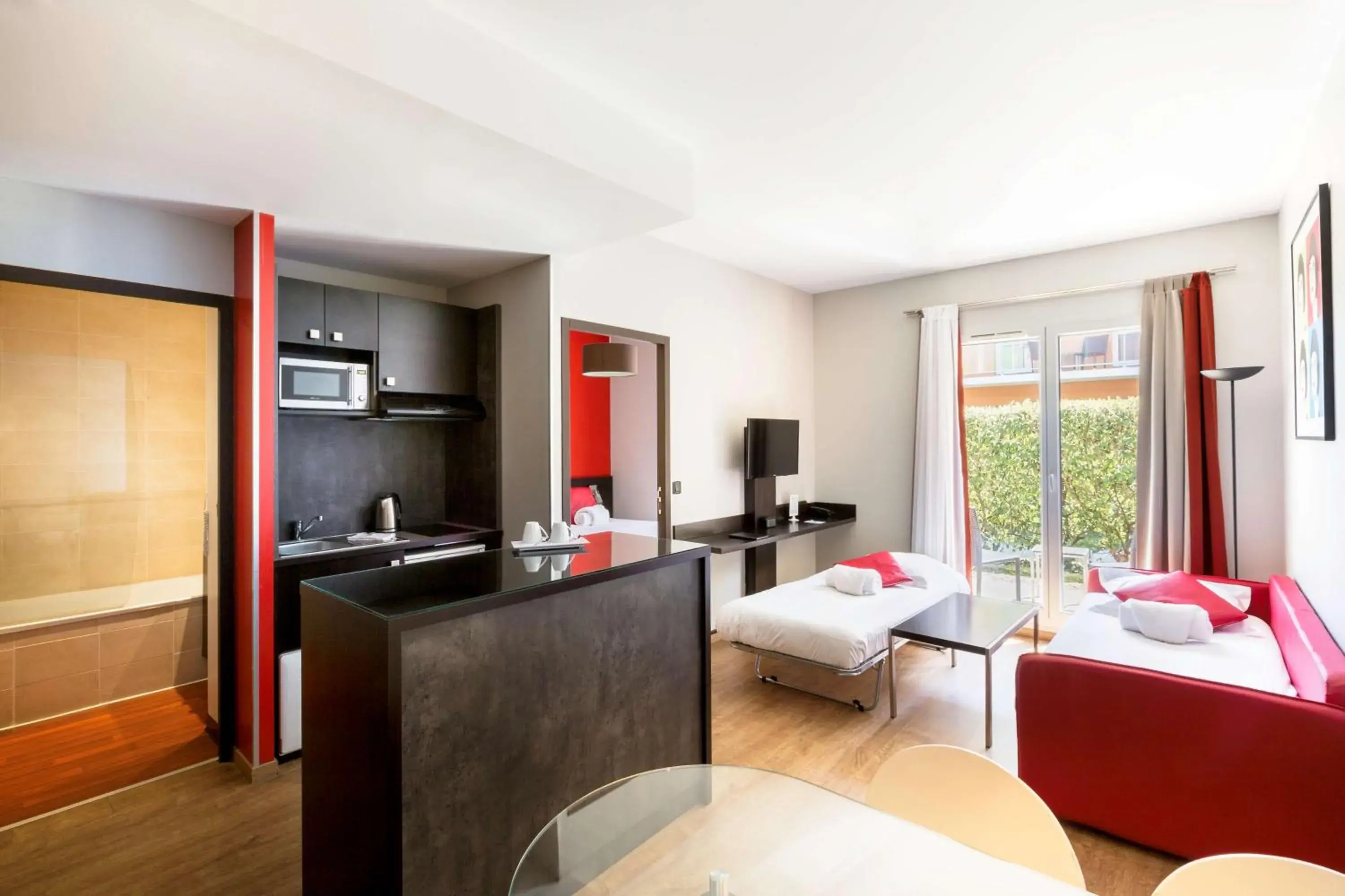 Superior Queen Room with Sofa Bed in Best Western Park Hotel Geneve-Thoiry Superior Queen Room with Sofa Bed in Best Western Park Hotel Geneve-Thoiry