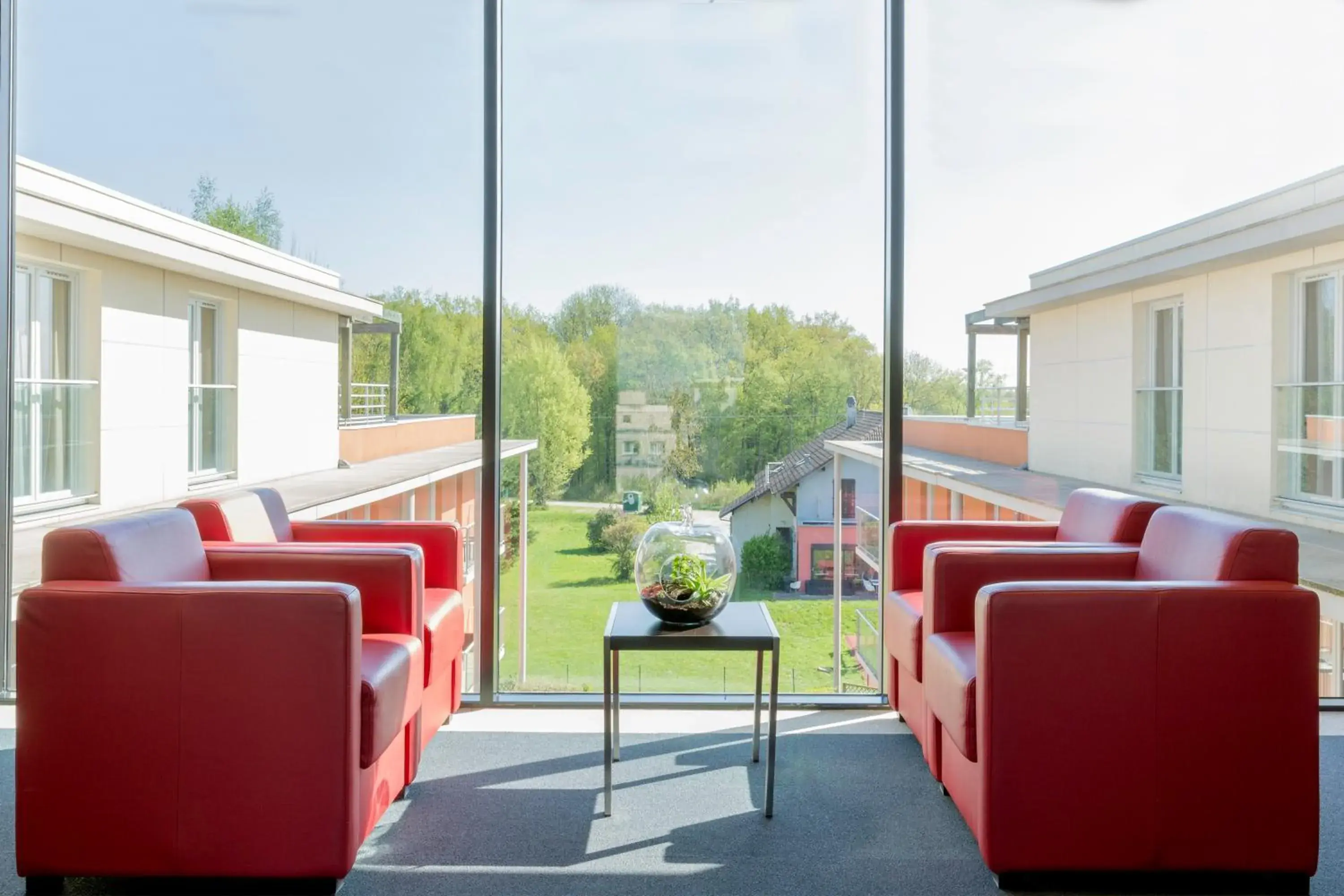 Garden view in Best Western Park Hotel Geneve-Thoiry Garden view in Best Western Park Hotel Geneve-Thoiry