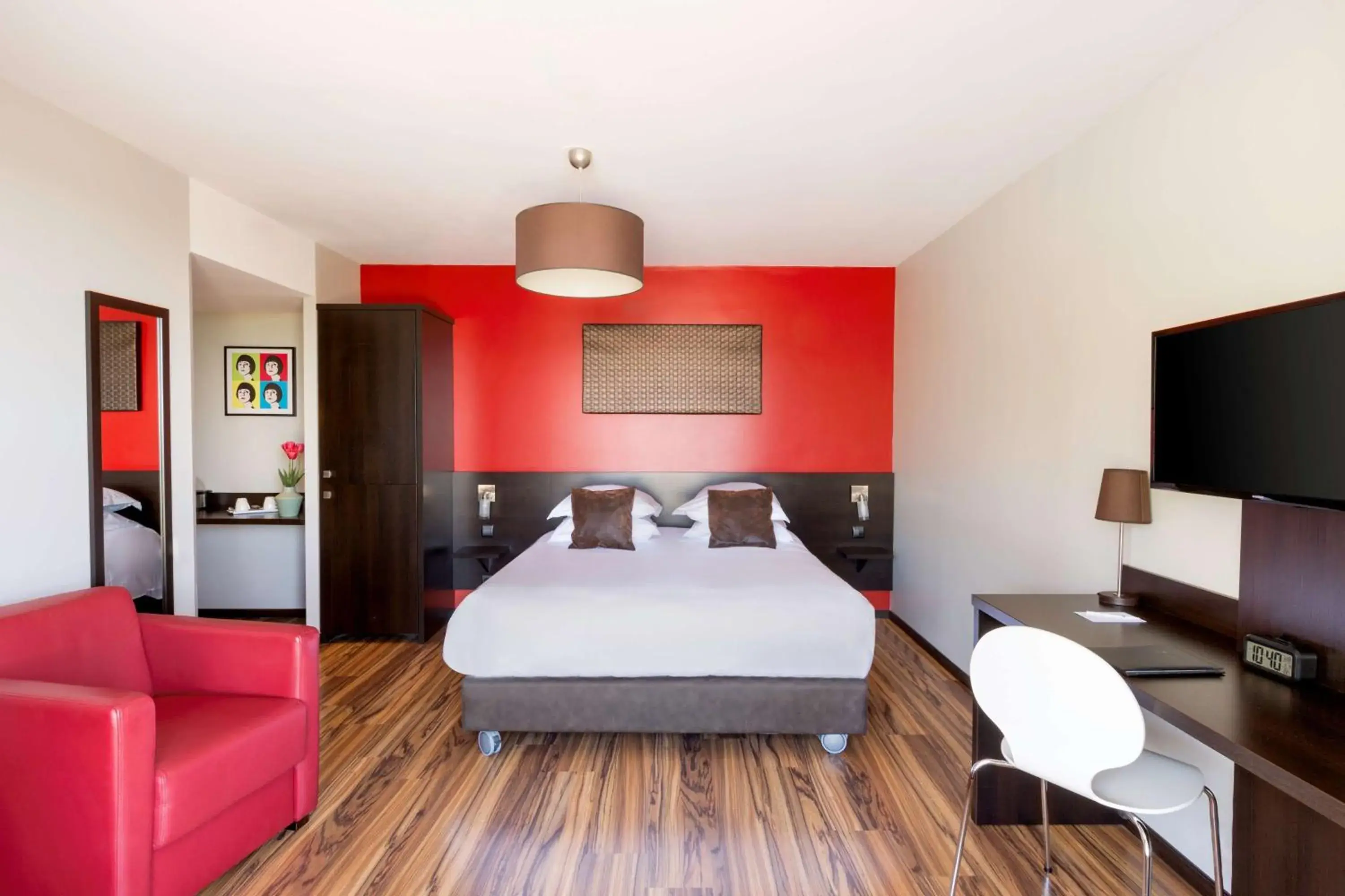 Photo of the whole room, Bed in Best Western Park Hotel Geneve-Thoiry Photo of the whole room, Bed in Best Western Park Hotel Geneve-Thoiry