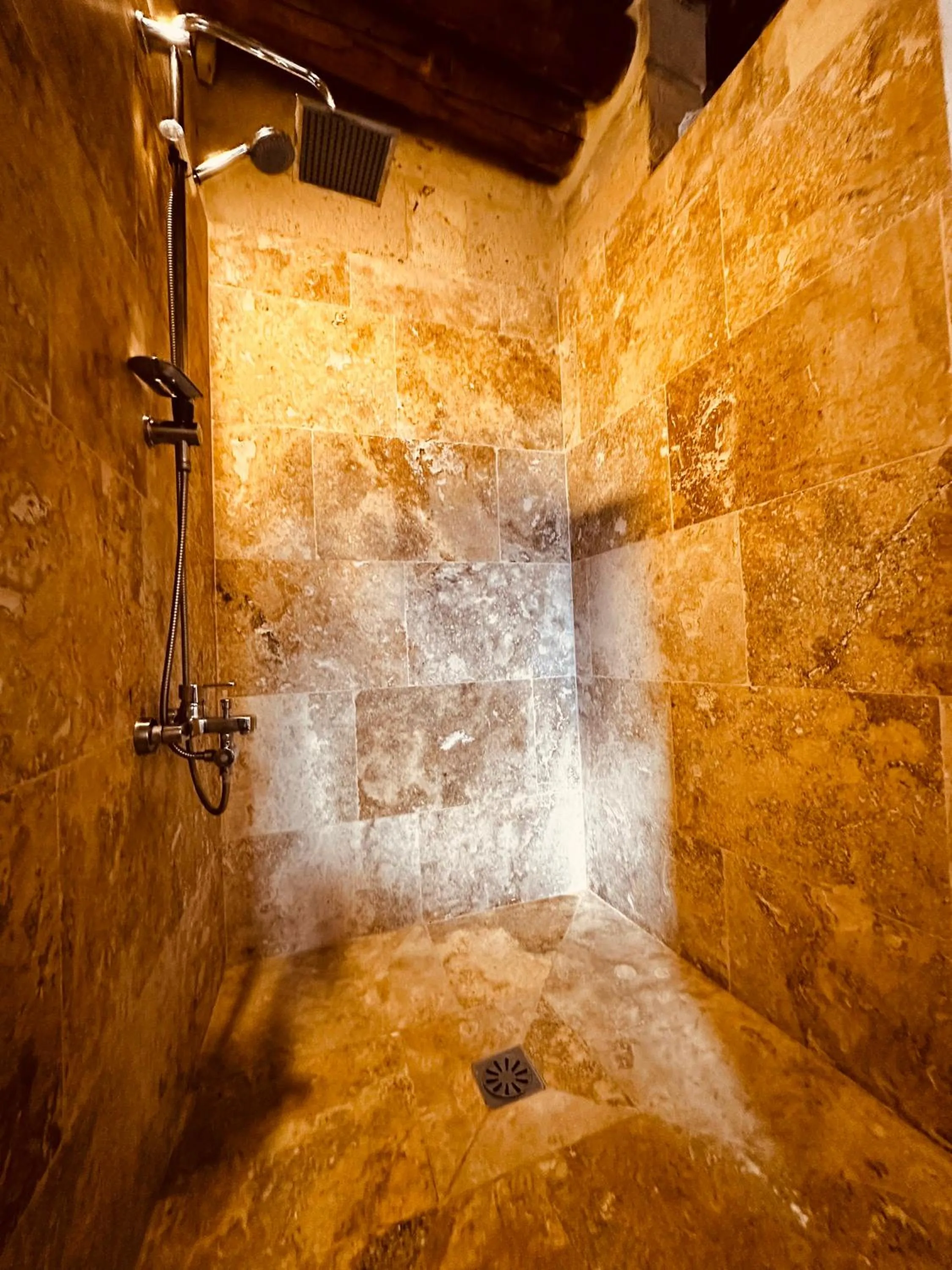 Shower in Les Maisons De Cappadoce