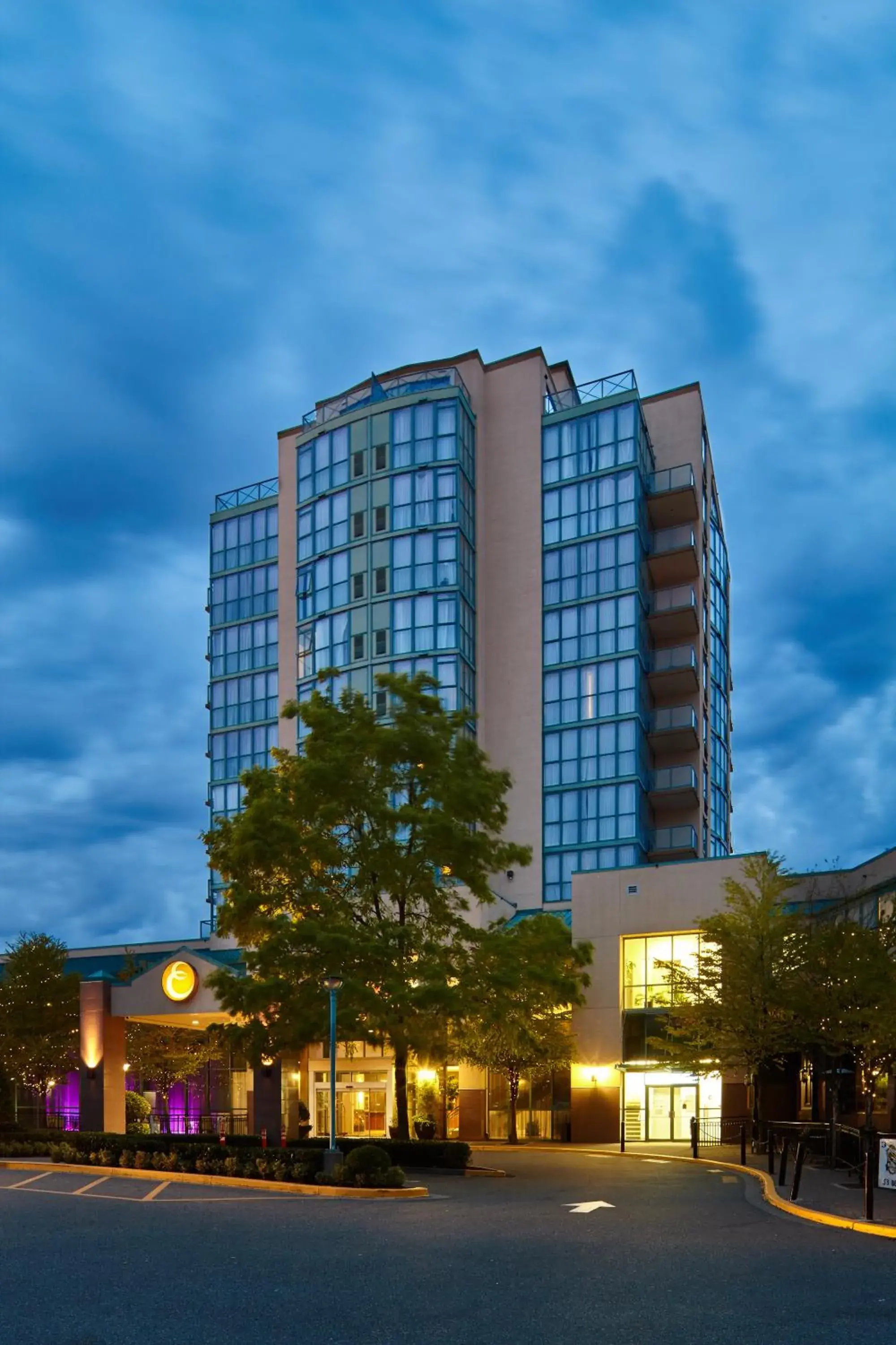 Facade/entrance in Executive Plaza Hotel & Conference Centre, Metro Vancouver Facade/entrance in Executive Plaza Hotel & Conference Centre, Metro Vancouver
