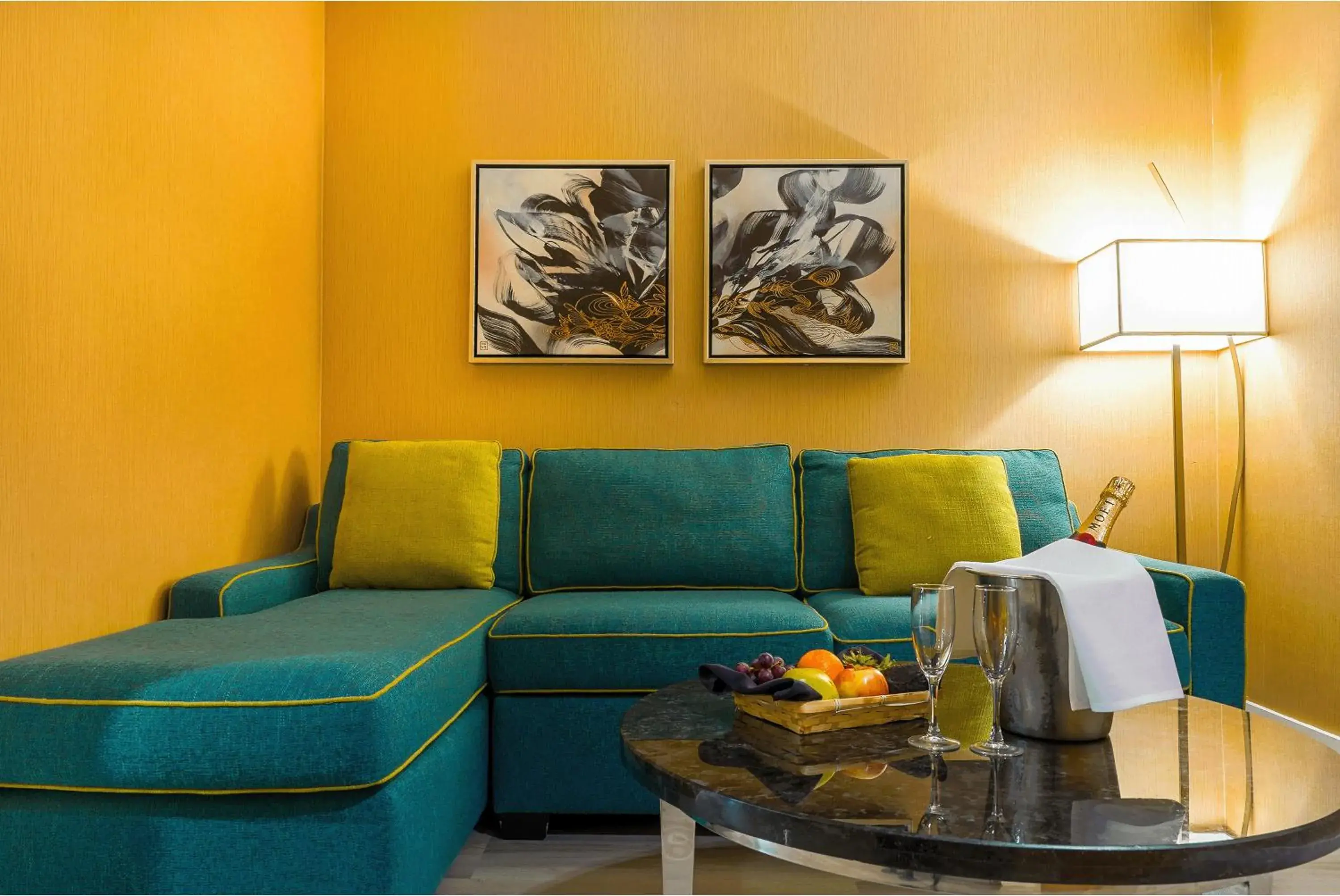 One Bedroom Queen Suite in Executive Plaza Hotel & Conference Centre, Metro Vancouver One Bedroom Queen Suite in Executive Plaza Hotel & Conference Centre, Metro Vancouver