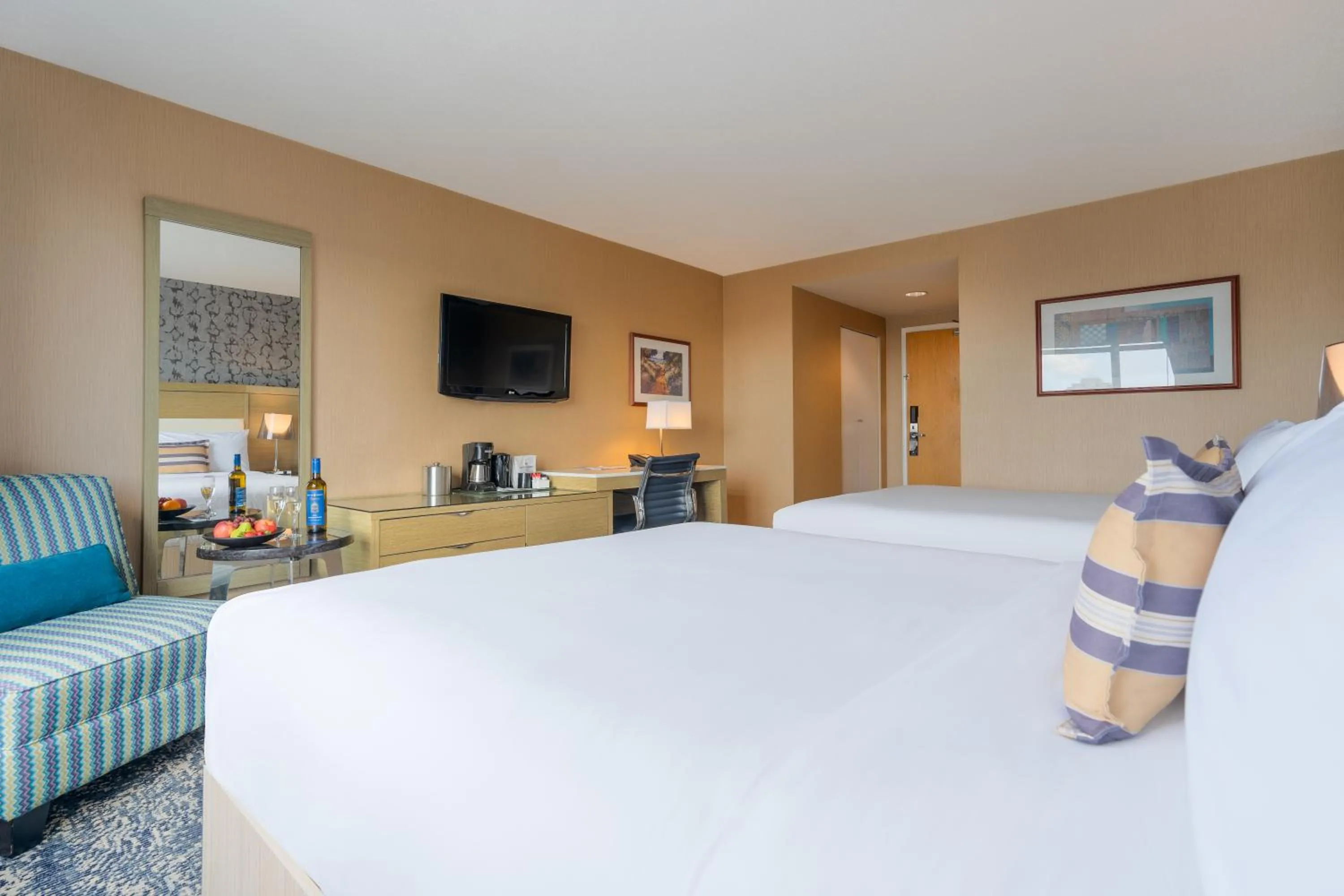 Bed in Executive Plaza Hotel & Conference Centre, Metro Vancouver