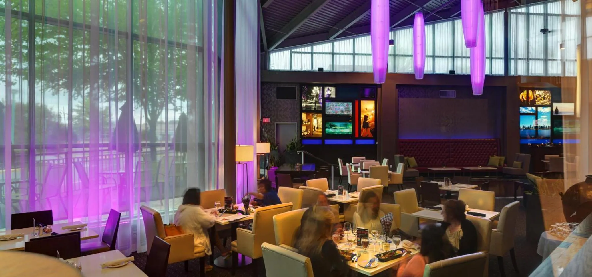 Restaurant/places to eat in Executive Plaza Hotel & Conference Centre, Metro Vancouver