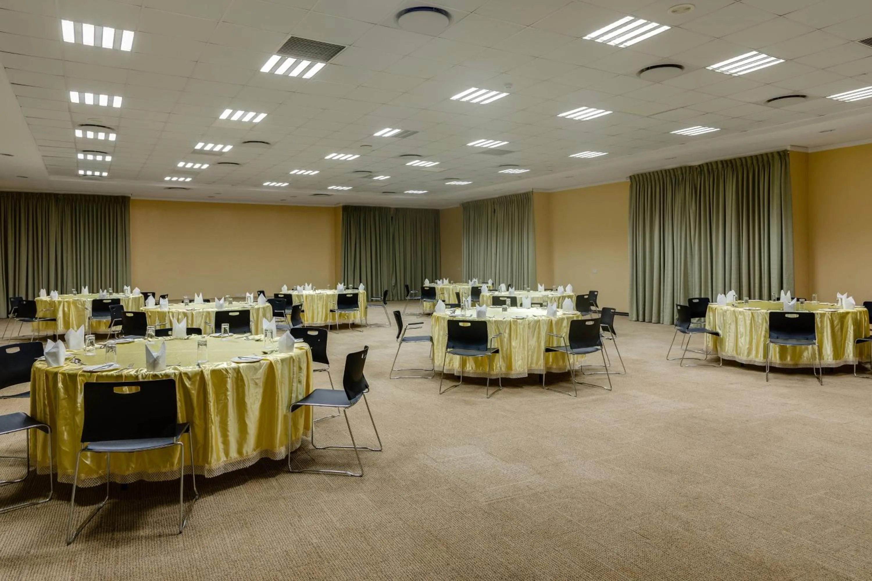 Meeting/conference room in Protea Hotel by Marriott Benin City Select Emotan
