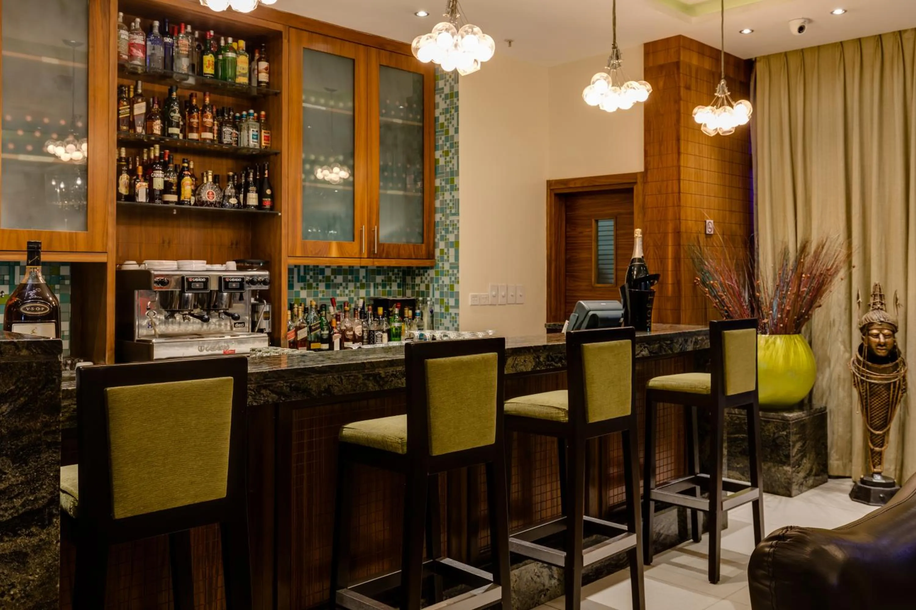 Lounge or bar in Protea Hotel by Marriott Benin City Select Emotan