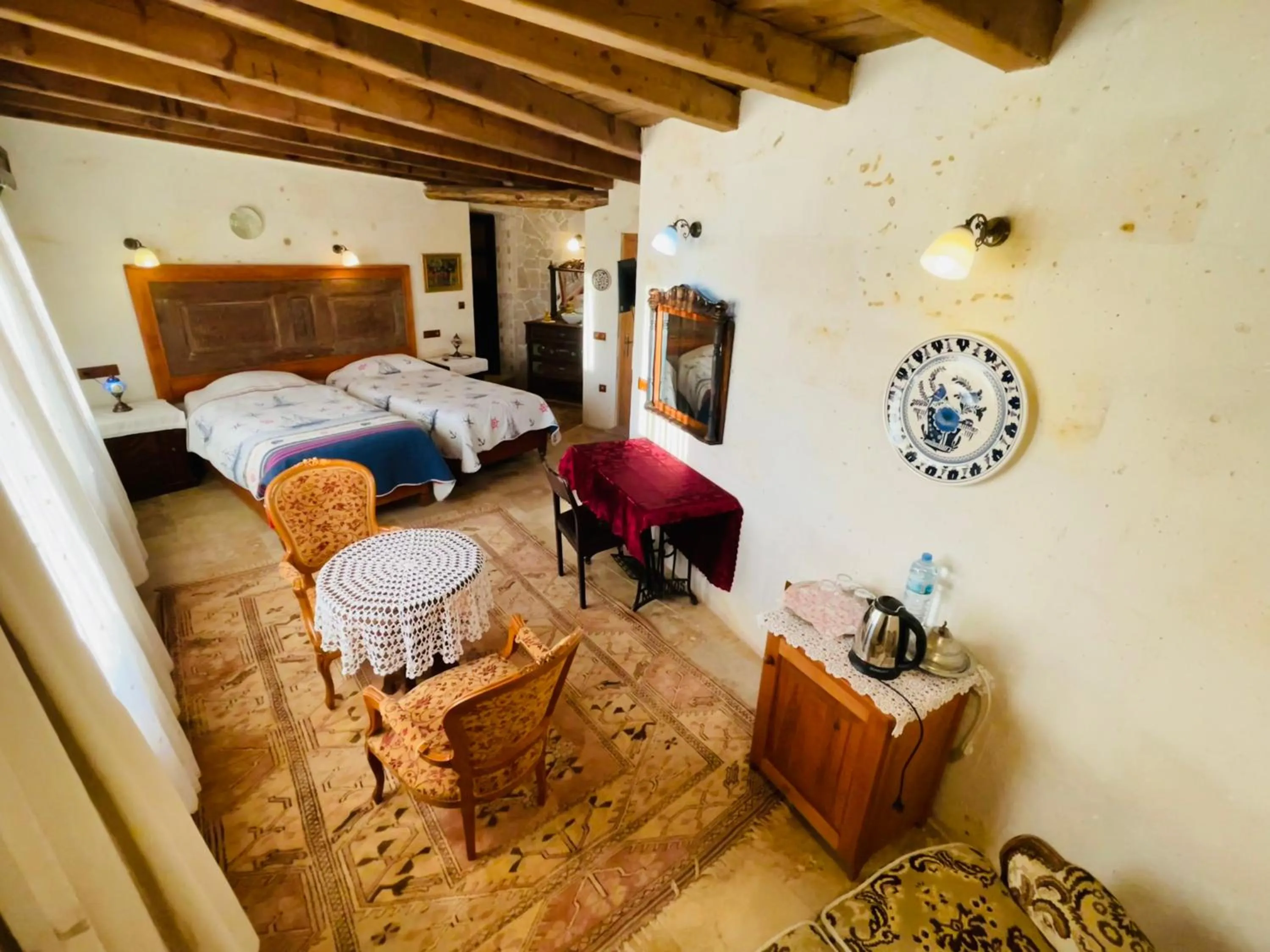 Seating area, Bed in Sofa Hotel