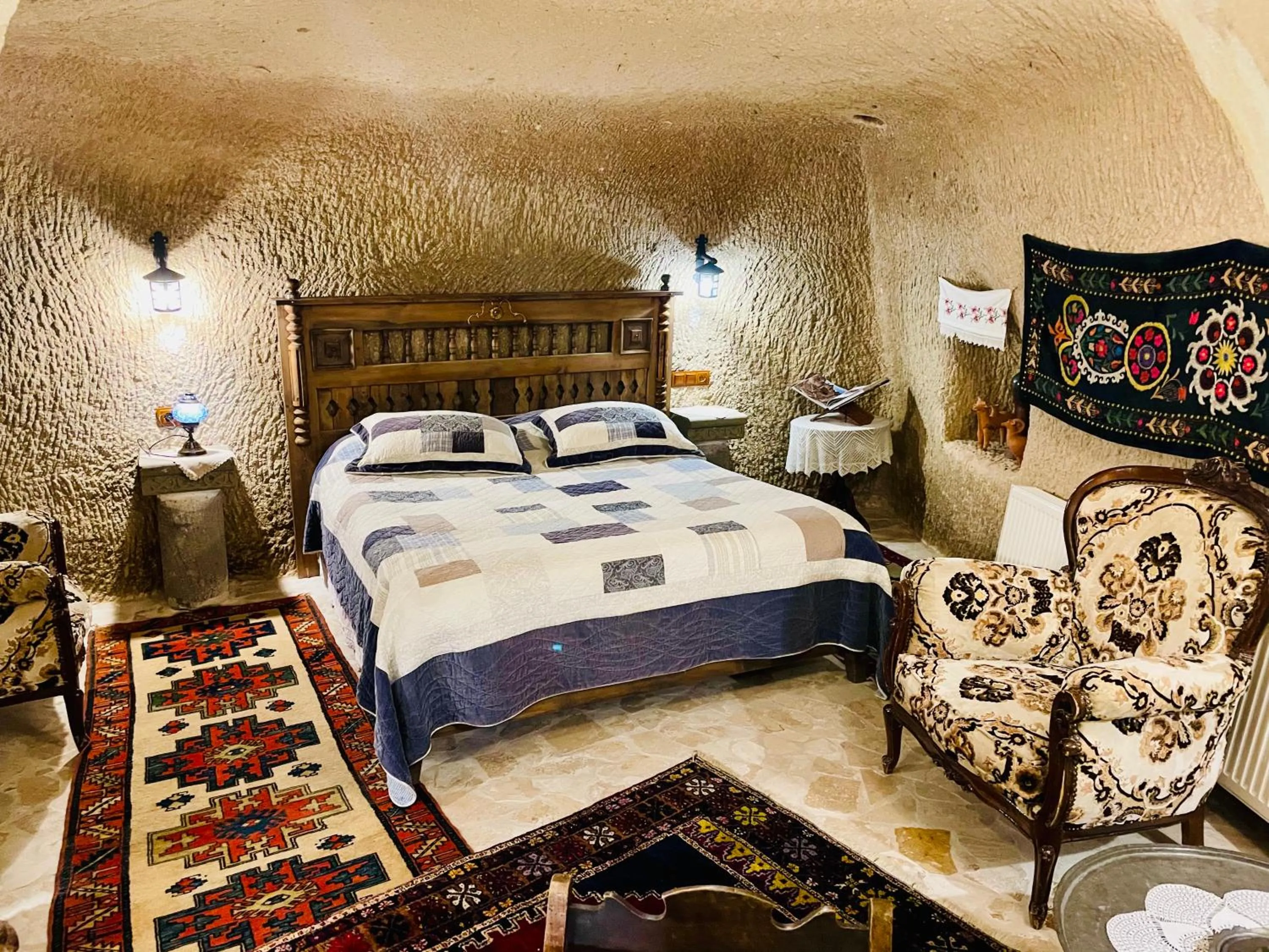 Photo of the whole room, Bed in Sofa Hotel