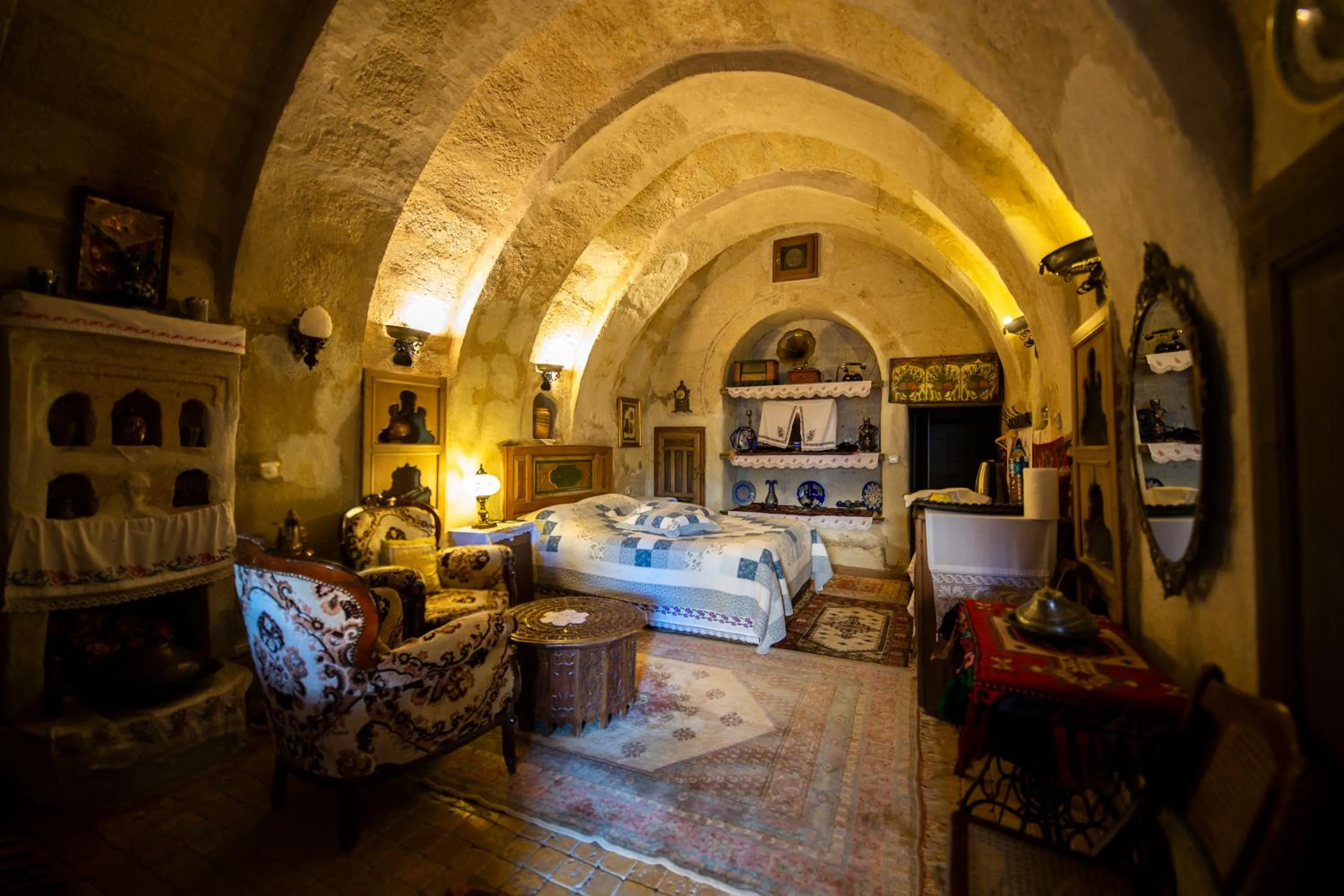 Photo of the whole room in Sofa Hotel