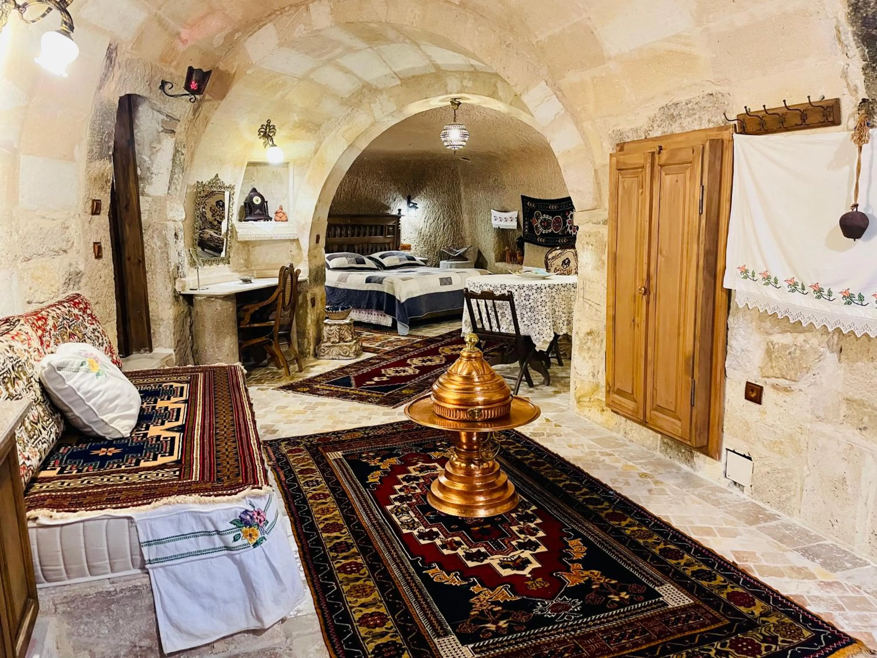 Photo of the whole room in Sofa Hotel