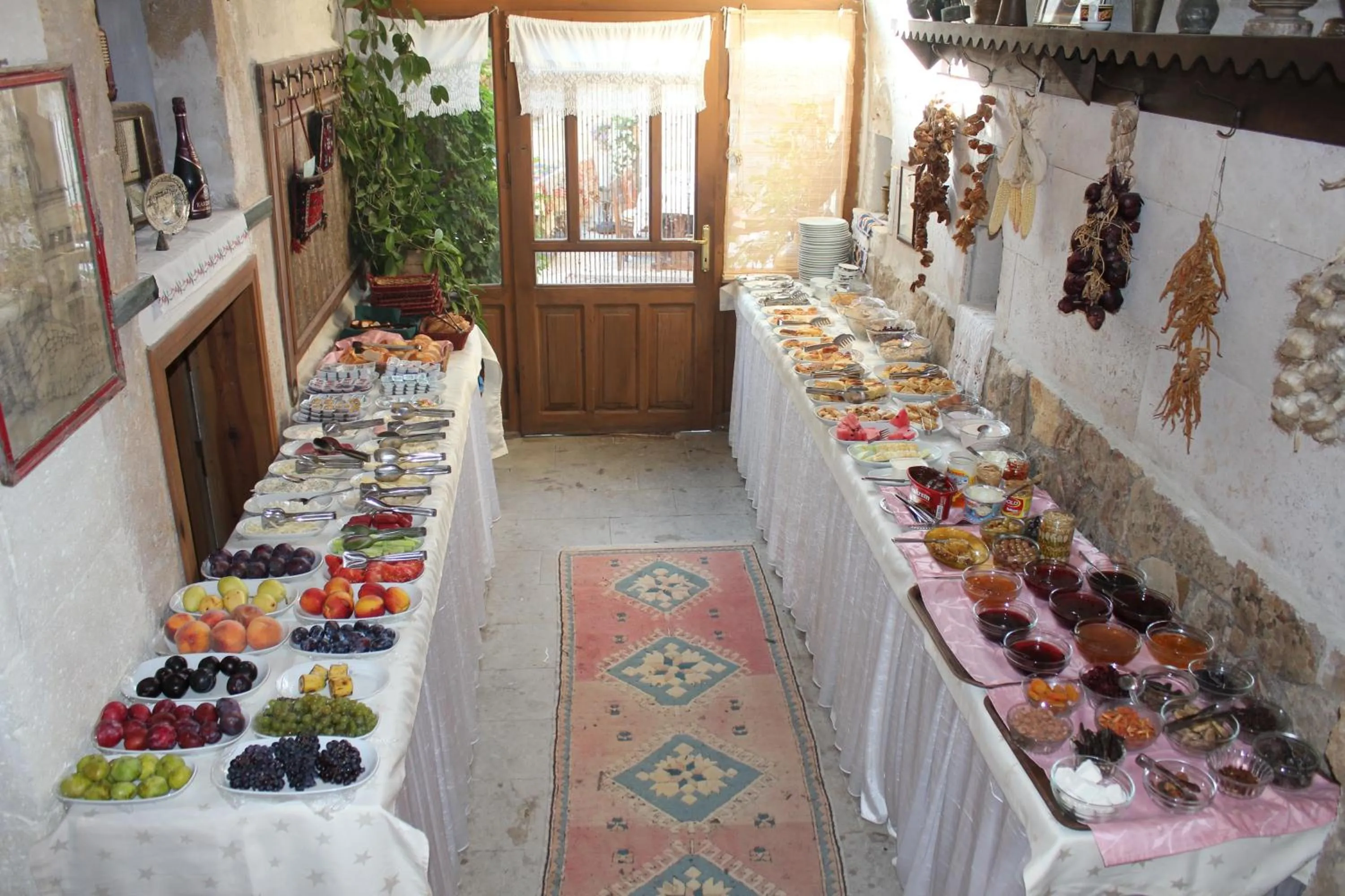 Restaurant/places to eat in Sofa Hotel