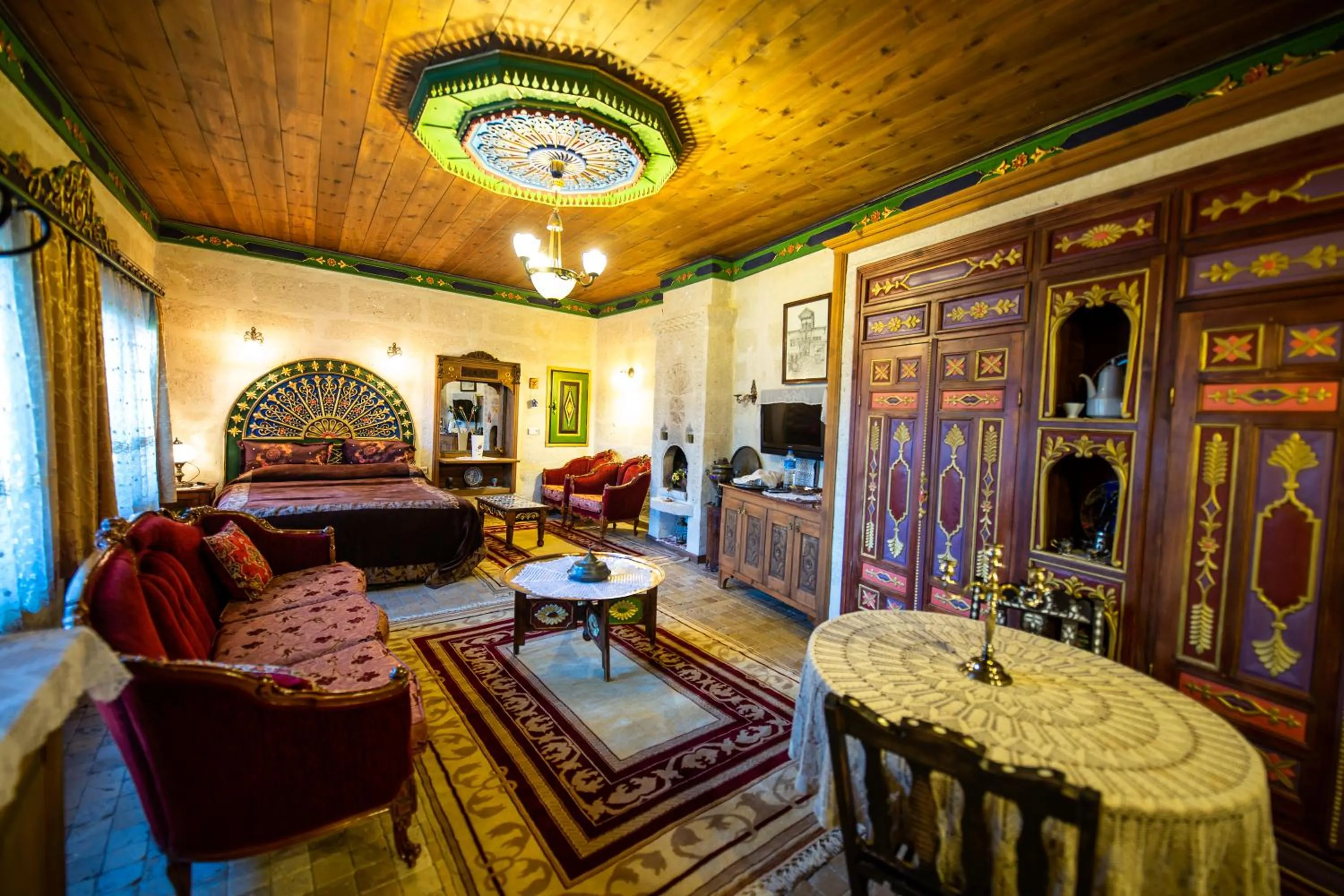 Photo of the whole room in Sofa Hotel