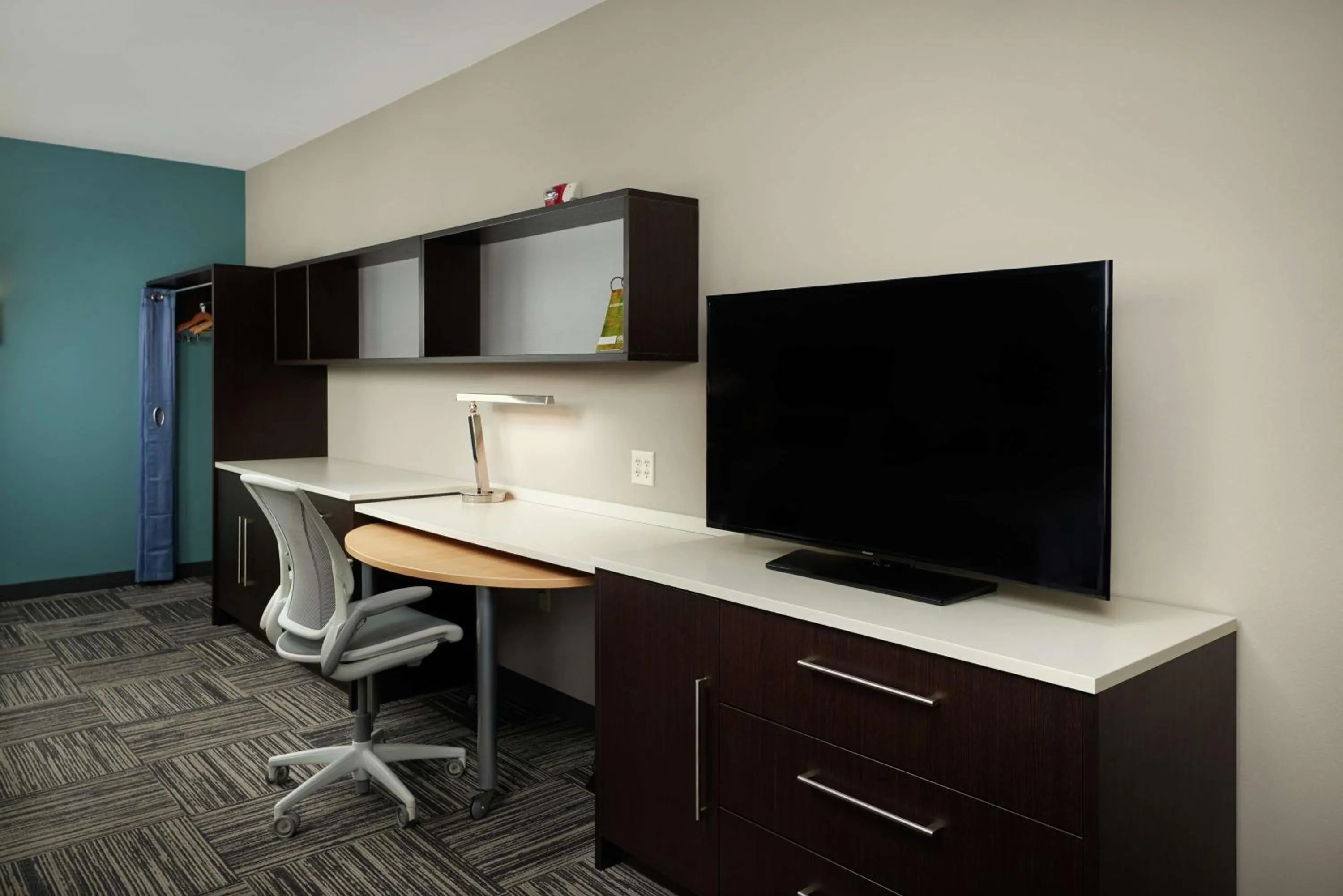 Bedroom in Home2 Suites By Hilton Muskogee