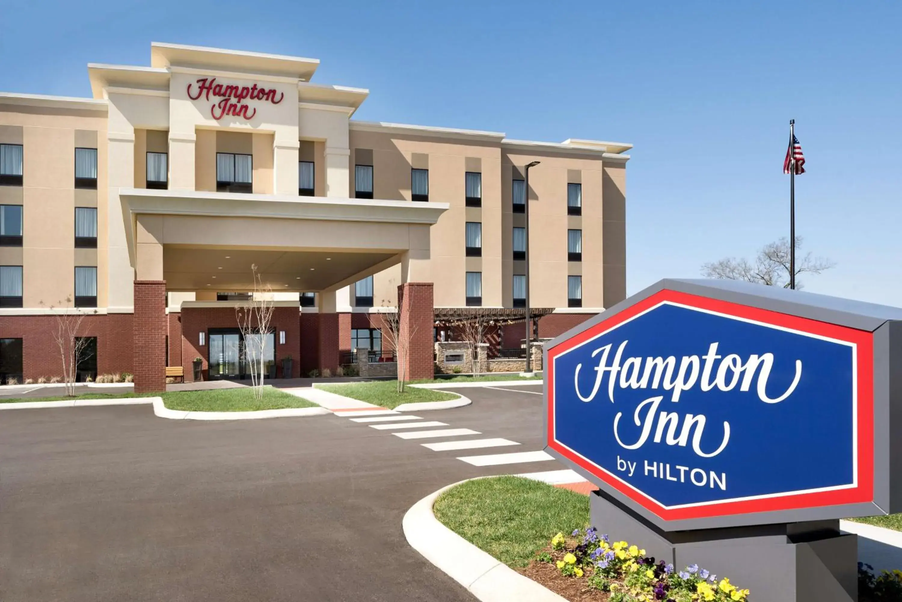 Property building in Hampton Inn by Hilton Spring Hill, TN Property building in Hampton Inn by Hilton Spring Hill, TN