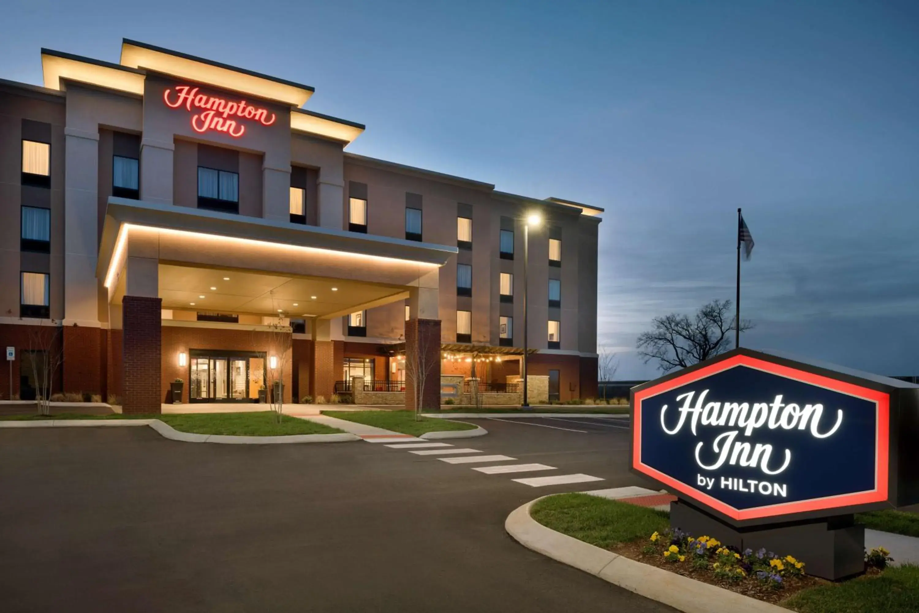 Property building in Hampton Inn by Hilton Spring Hill, TN Property building in Hampton Inn by Hilton Spring Hill, TN