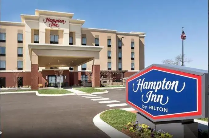 Property building in Hampton Inn by Hilton Spring Hill, TN Property building in Hampton Inn by Hilton Spring Hill, TN