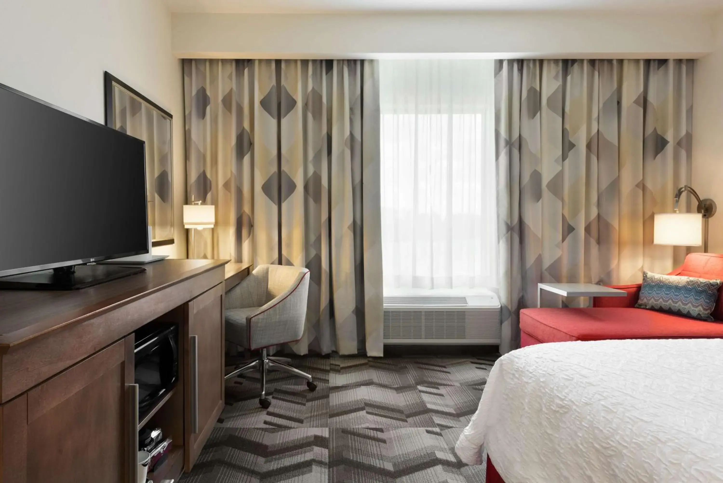 Bed in Hampton Inn by Hilton Spring Hill, TN Bed in Hampton Inn by Hilton Spring Hill, TN